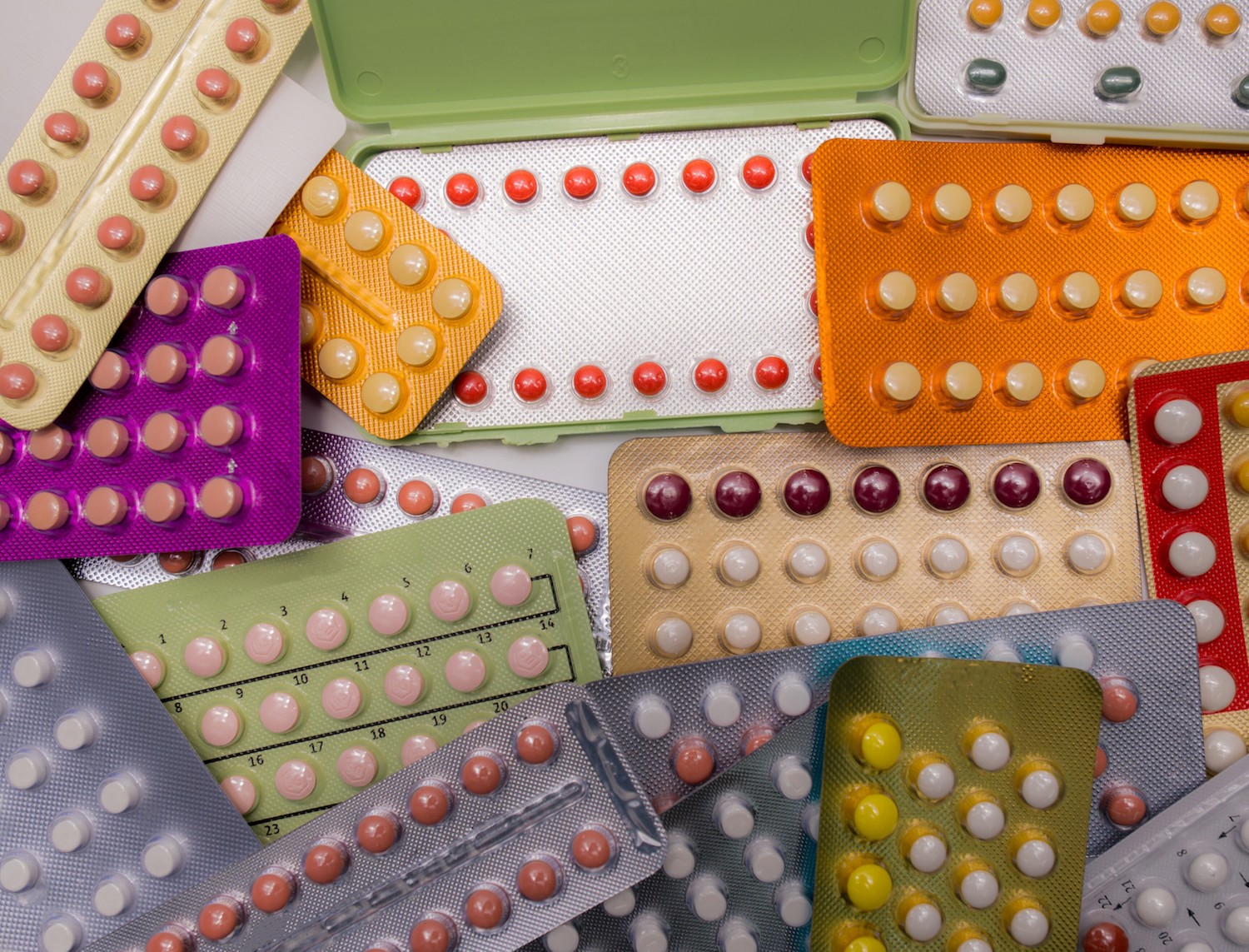 Je brein aan de anticonceptie: wat de pil doet met emoties en gedrag
