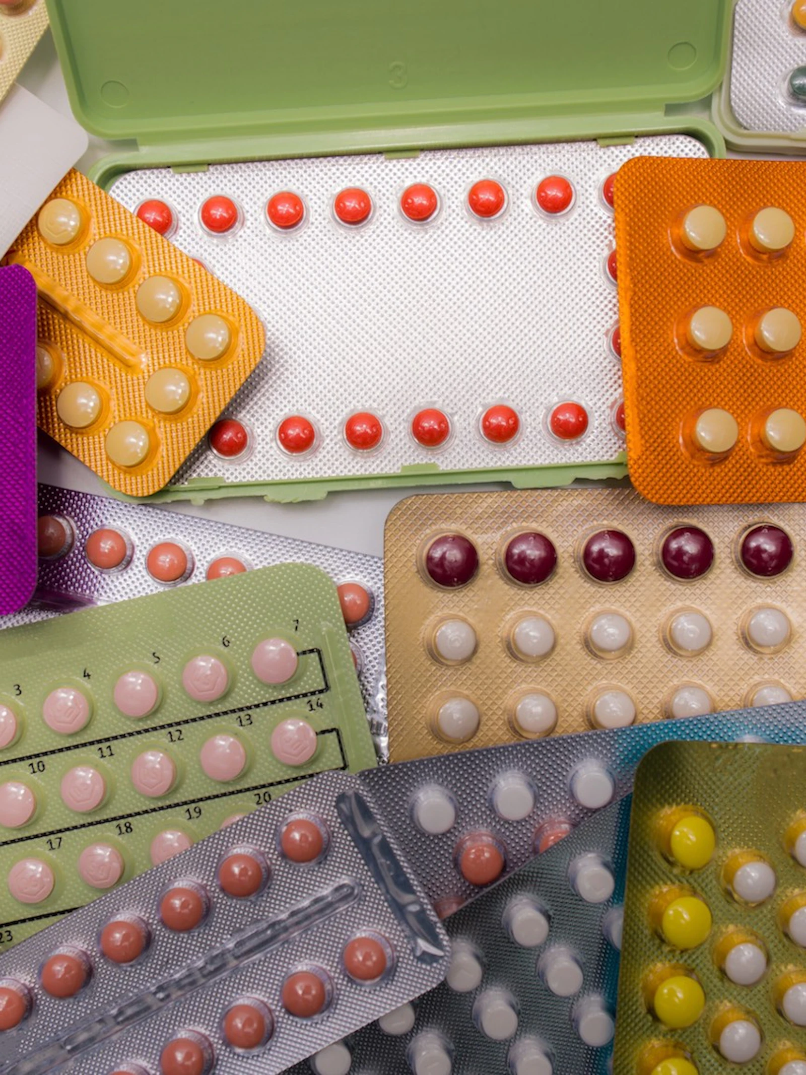 Je brein aan de anticonceptie: wat de pil doet met emoties en gedrag