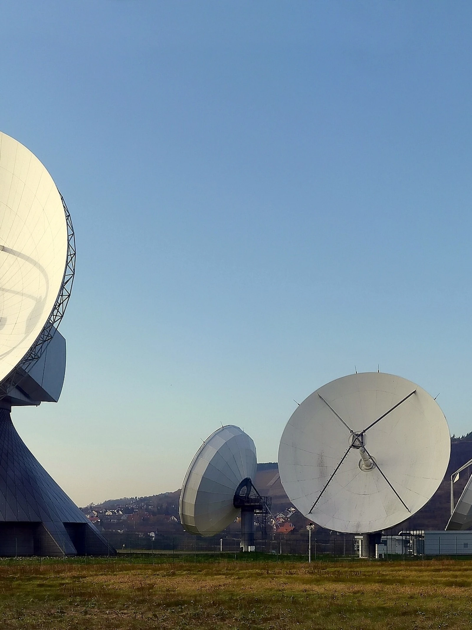 Radar dish, radar earth station