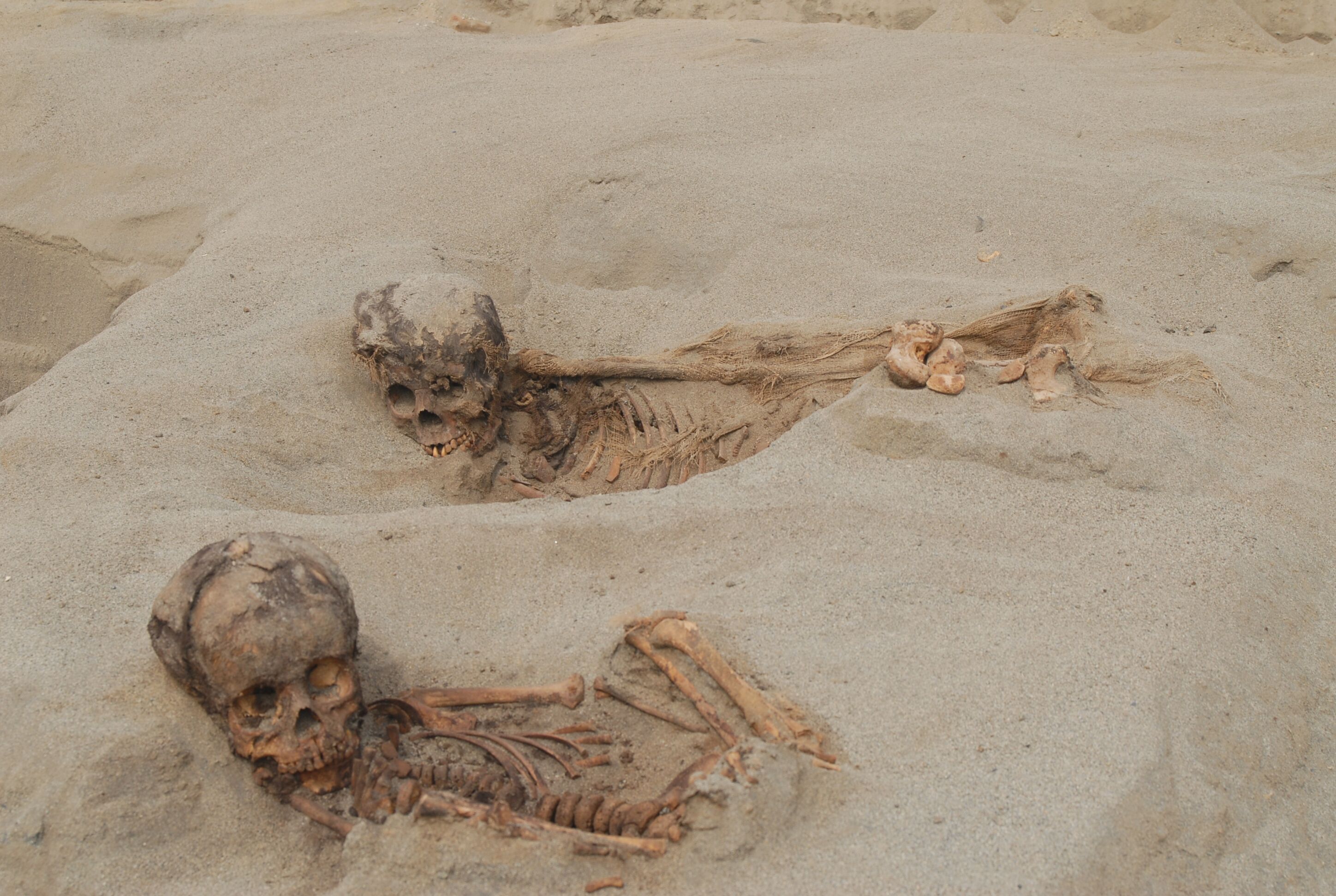 Archeologen leggen kindermassagraf bloot in Peru