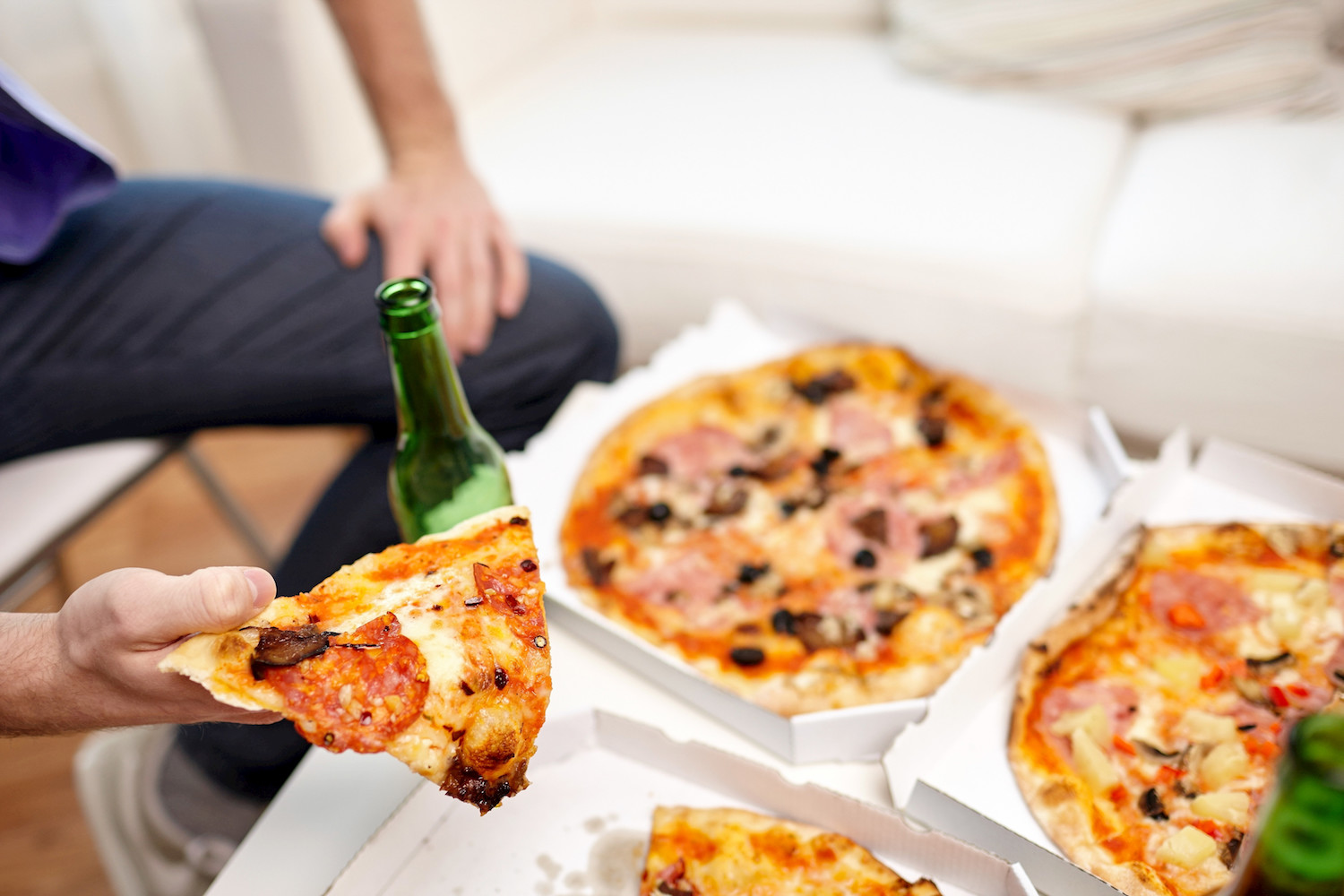Mogelijk beïnvloeden alcohol en vettig eten hetzelfde hersennetwerk