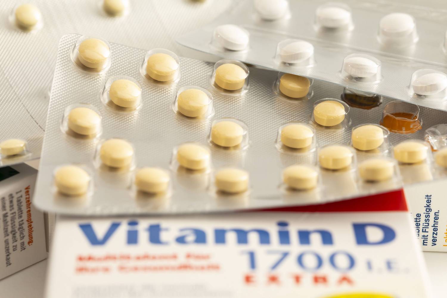 Moet 8 op 10 Vlamingen vitamine D-supplementen slikken?