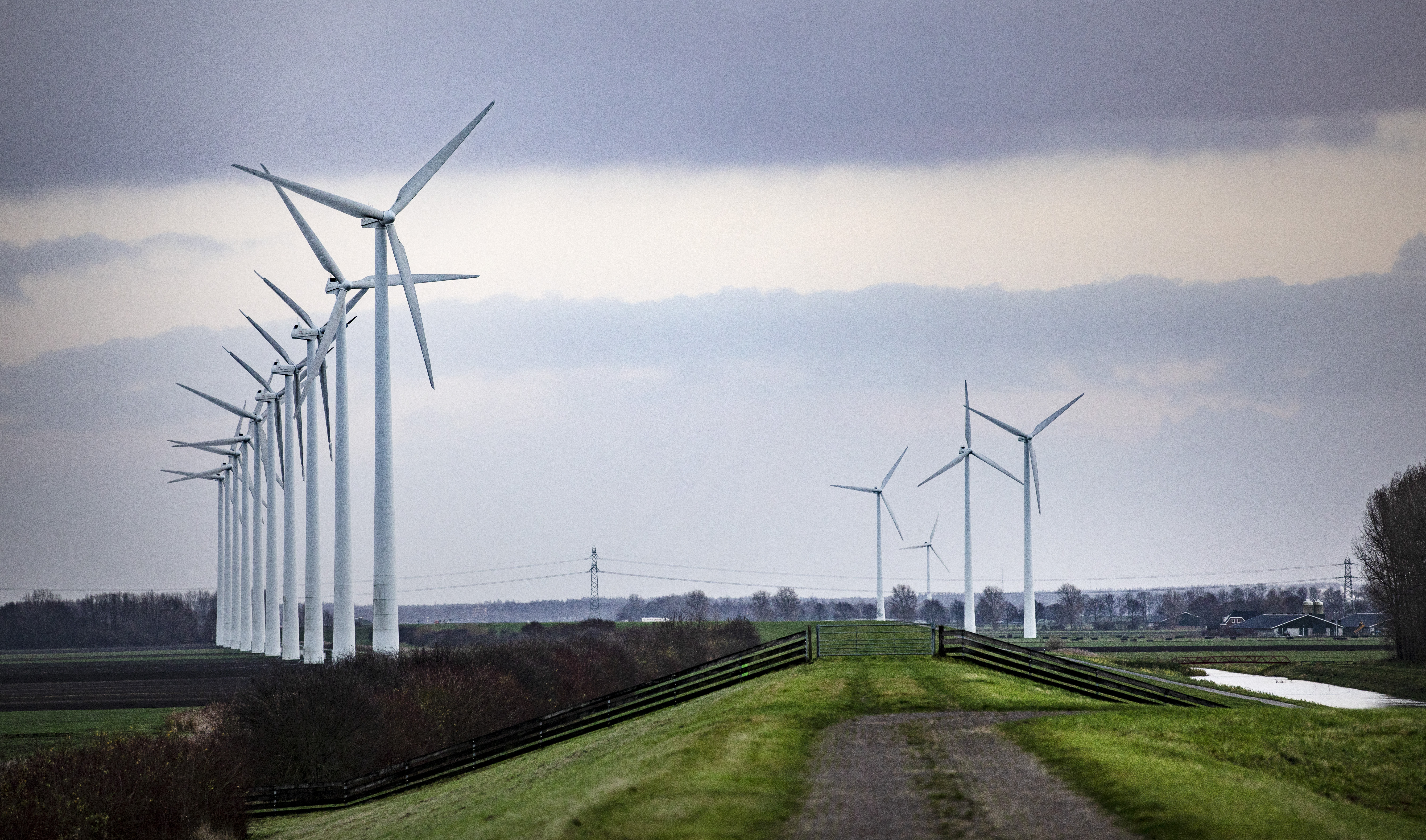 Windmolens staan elkaar in de weg