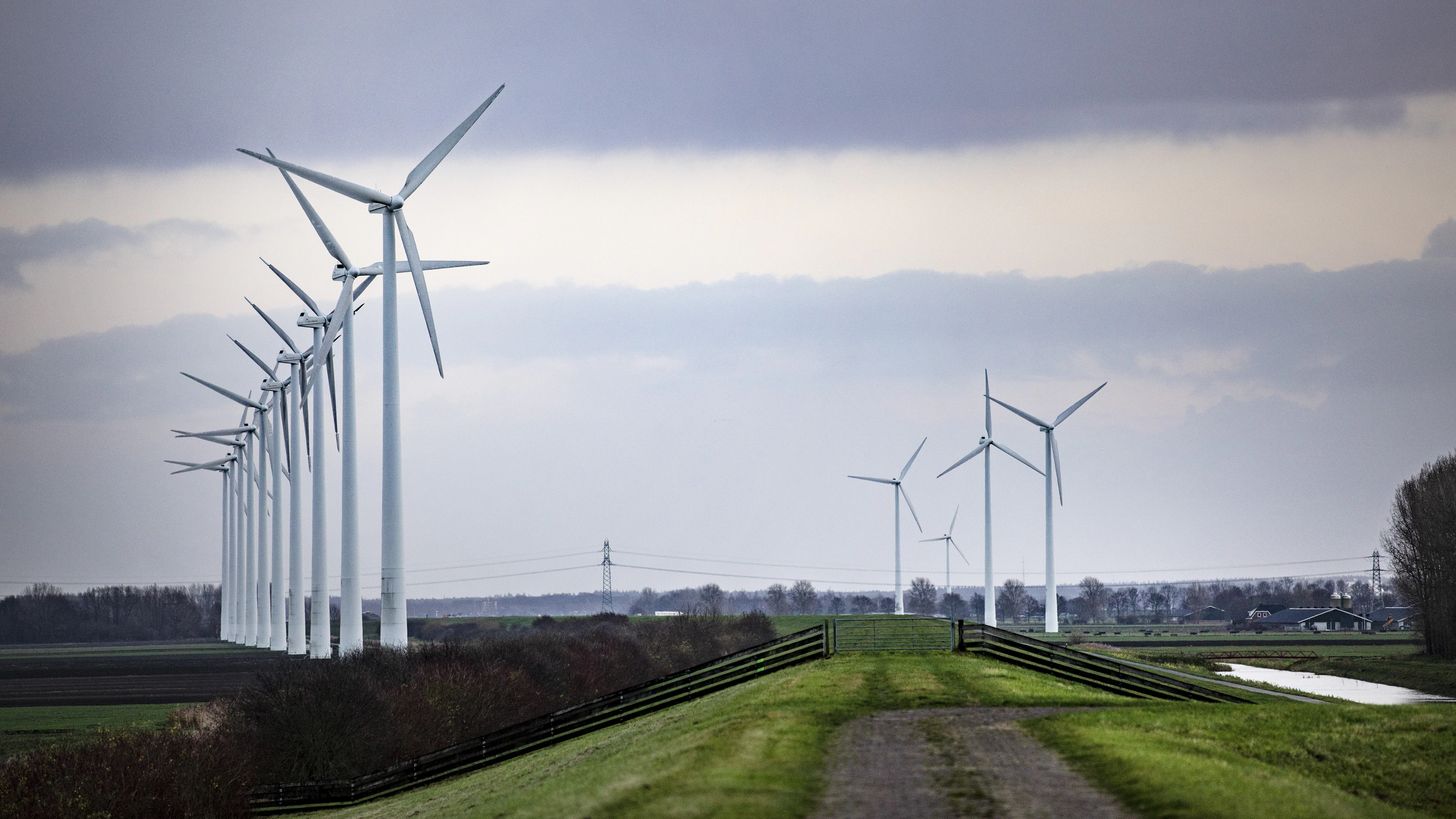 Windmolens staan elkaar in de weg