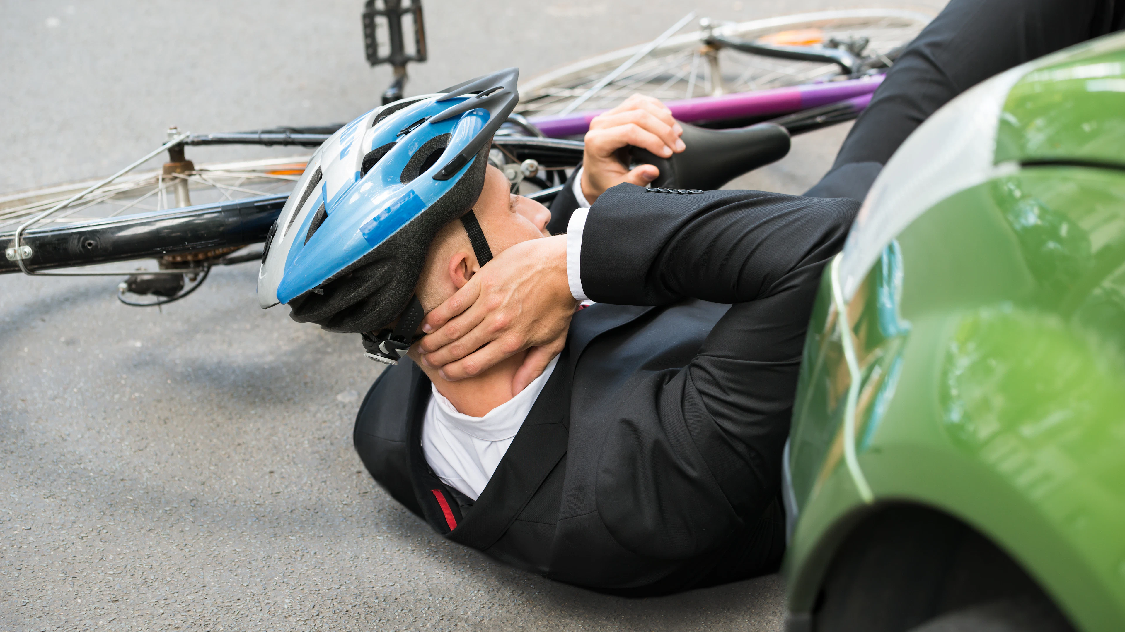 De fietshelm: stimuleren, verplichten of afvoeren?
