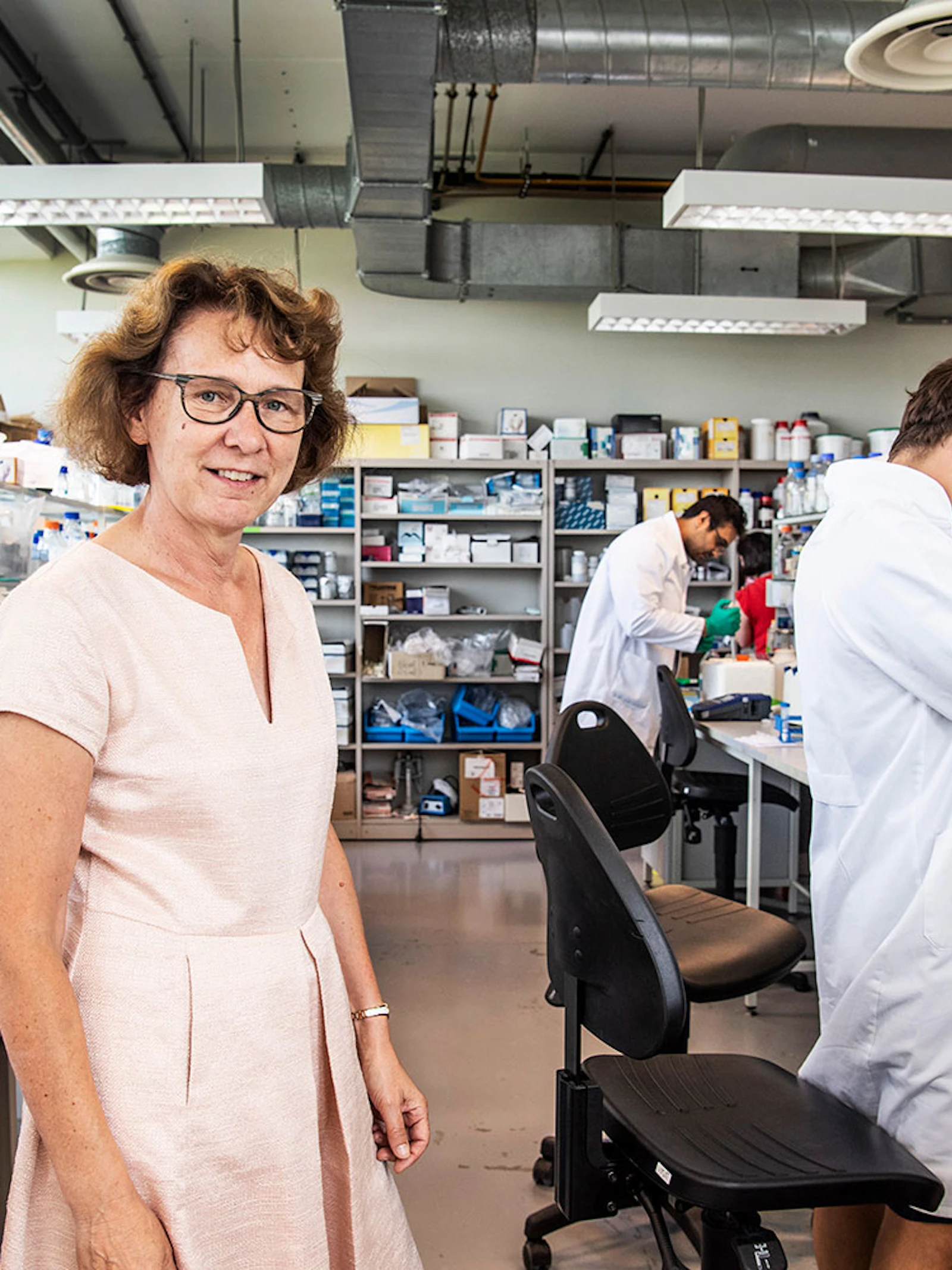 Met een druk op de knop start de astronaut het onderzoek van professor Dominique Maes. 'Meer is het niet'