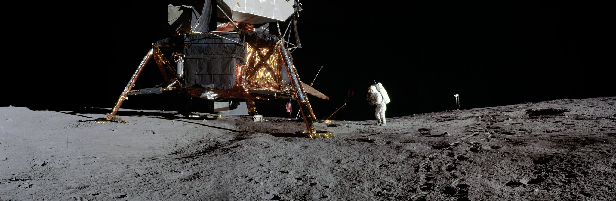 21 juli 1969: Neil Armstrong drukt zijn schoenzool in het maanstof