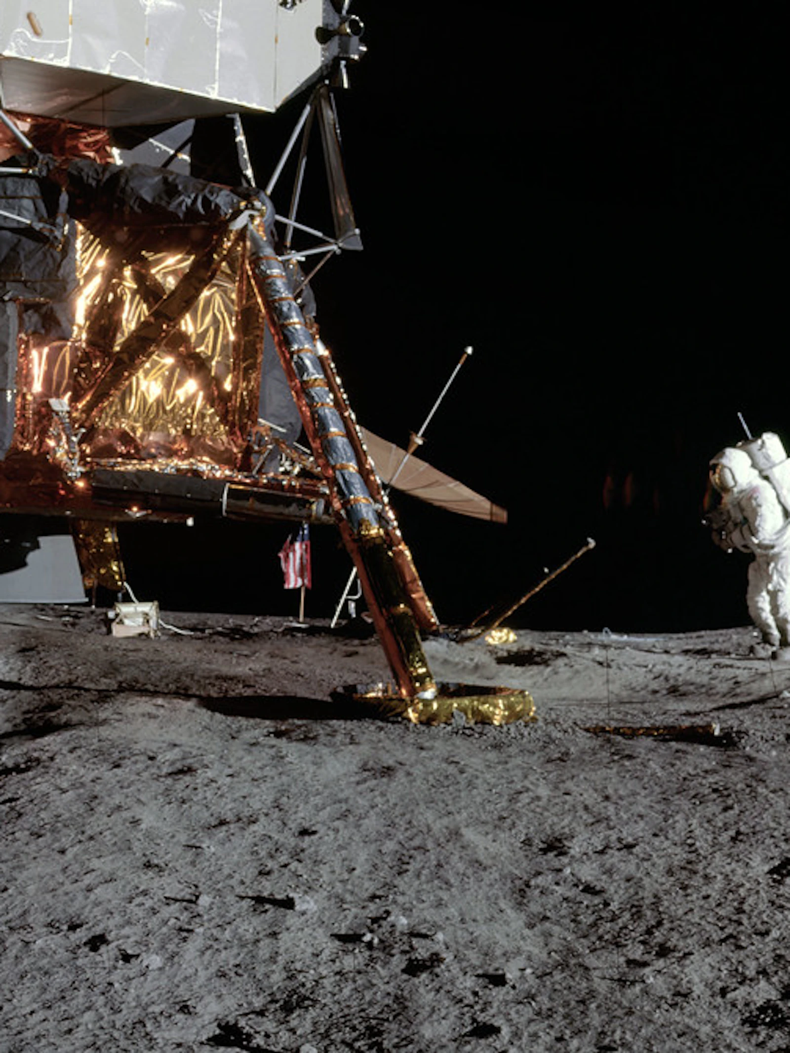 21 juli 1969: Neil Armstrong drukt zijn schoenzool in het maanstof