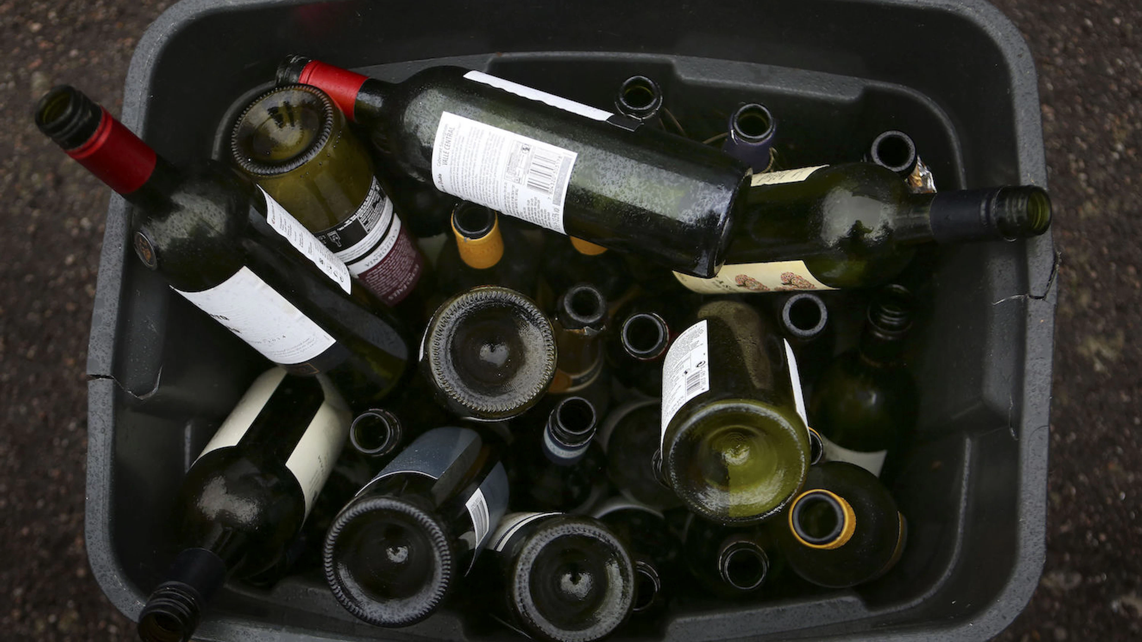 Leven met een alcoholverslaving: 'ik dronk twee of drie flessen wijn op een doordeweekse avond'