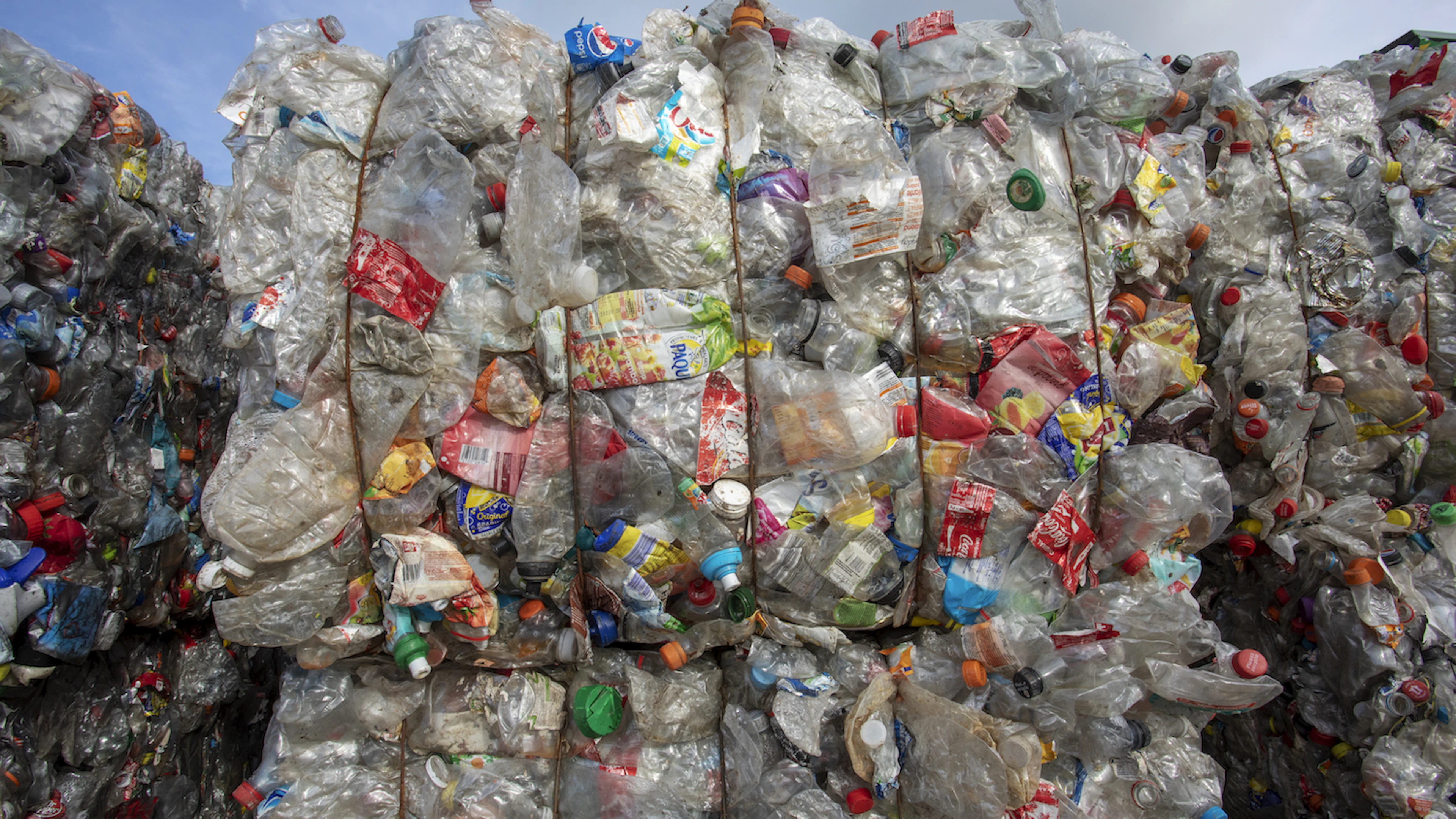 Vervangt plastic afval aardolie als grondstof in de petrochemie?