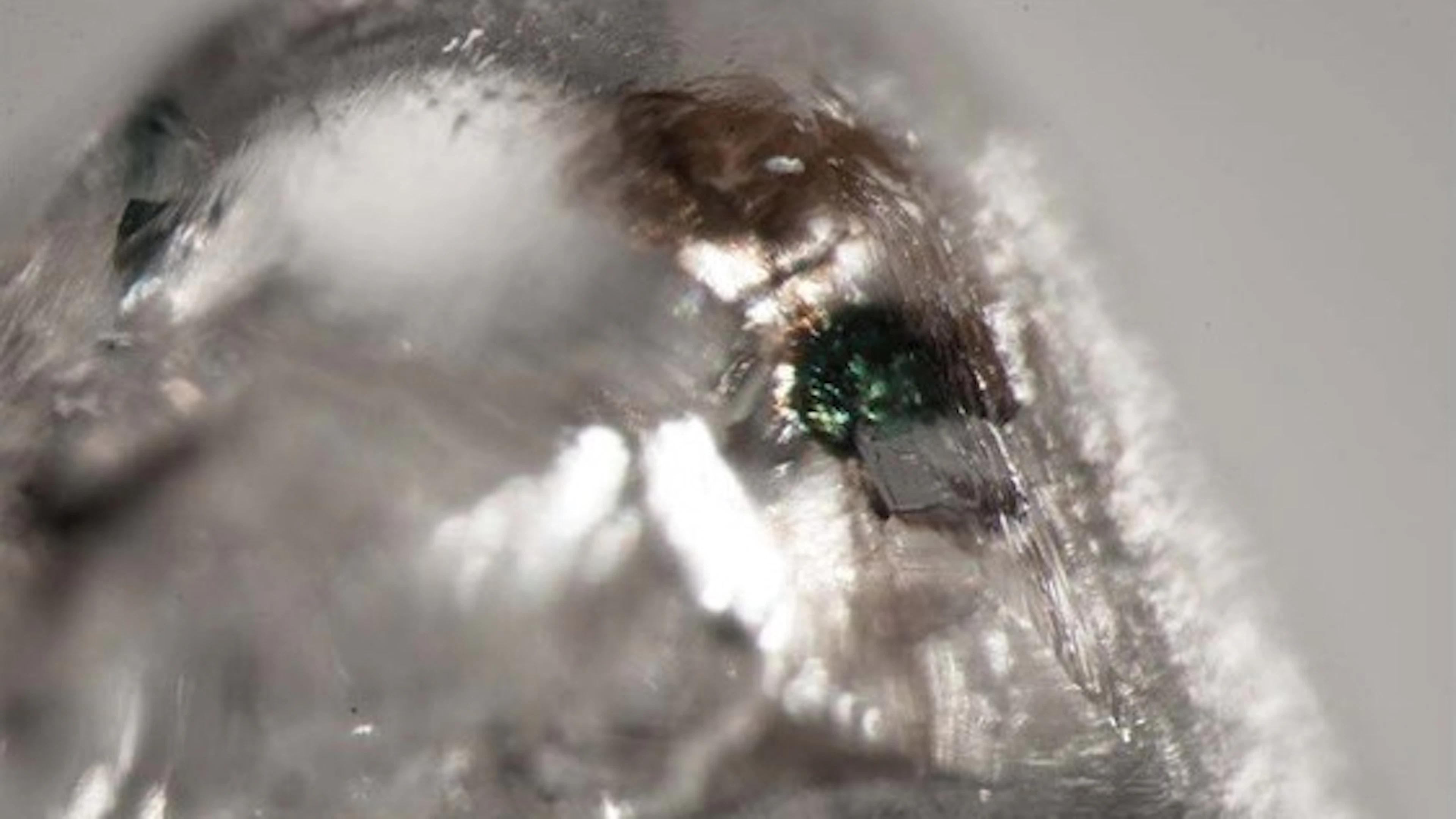Nieuw mineraal ontdekt binnenin een diamant