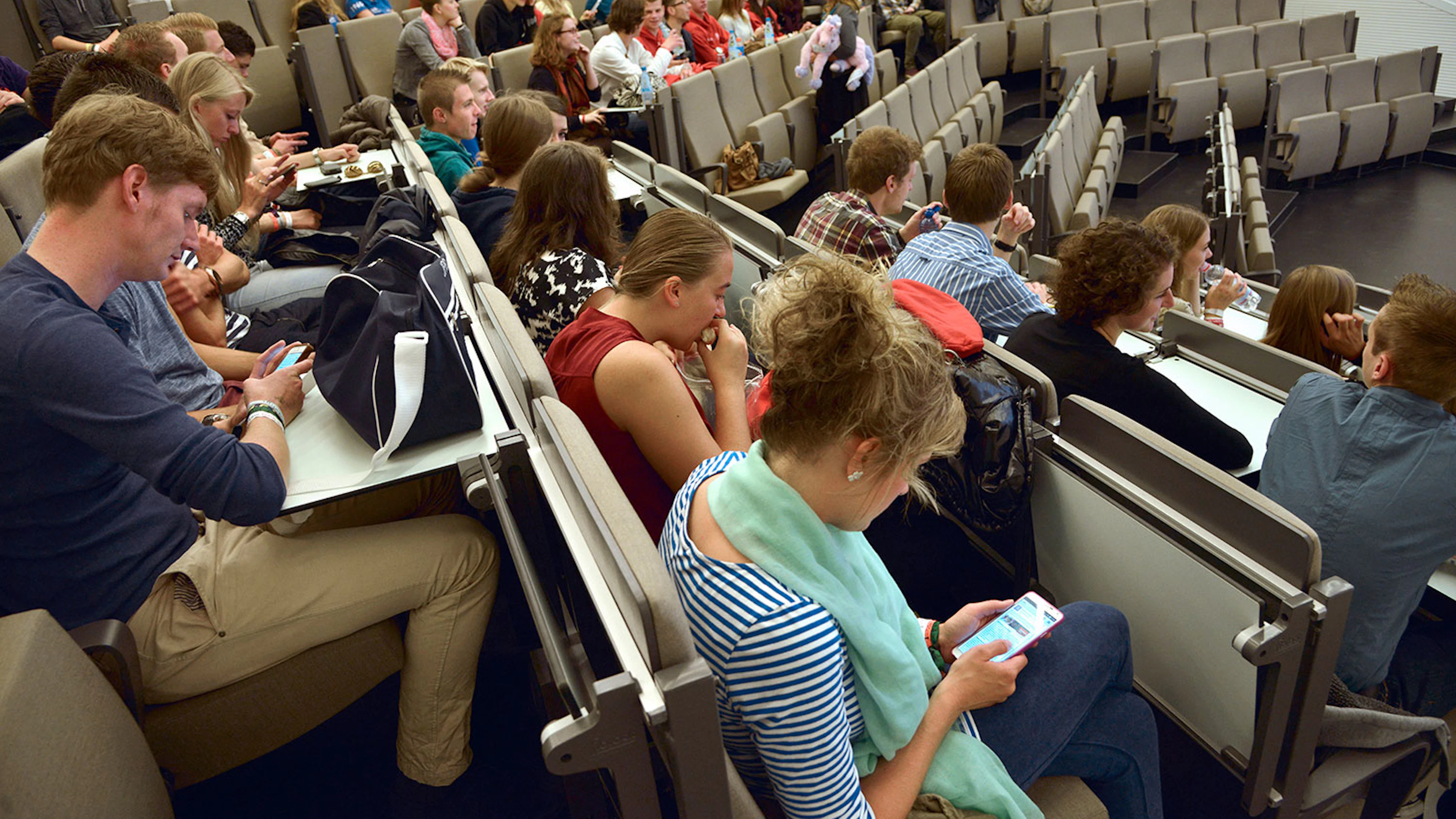 Factcheck: Is smartphonegebruik nadelig voor de examenresultaten?
