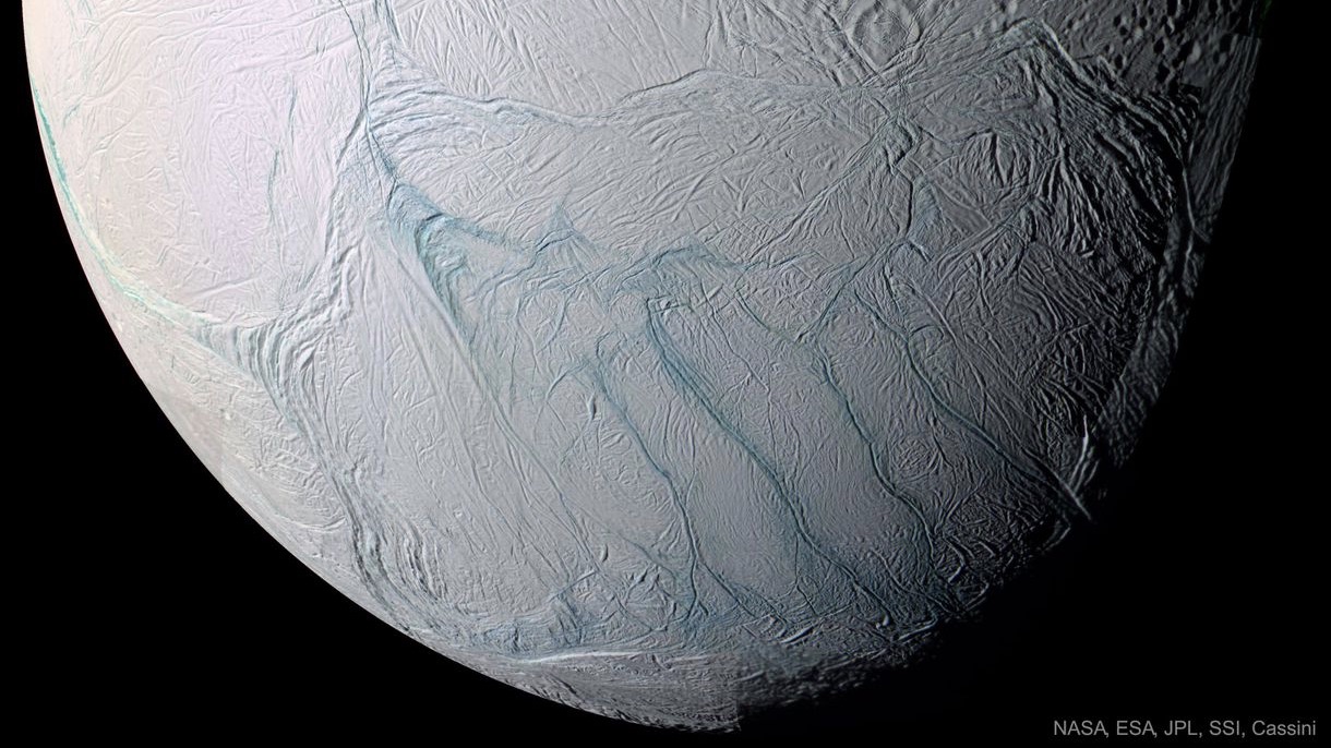 Hoe Enceladus aan zijn tijgerstrepen kwam