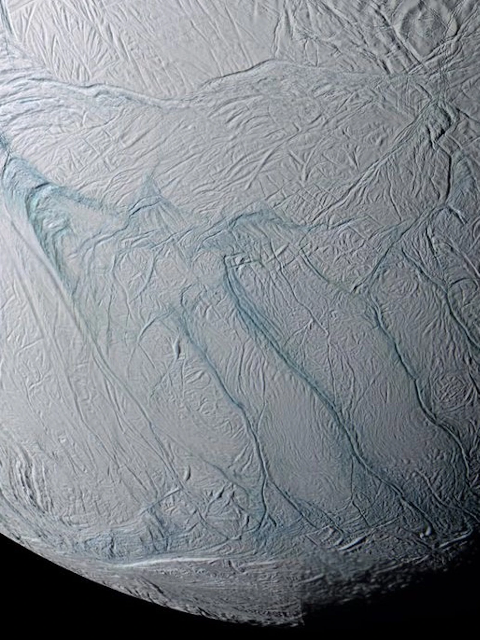 Hoe Enceladus aan zijn tijgerstrepen kwam