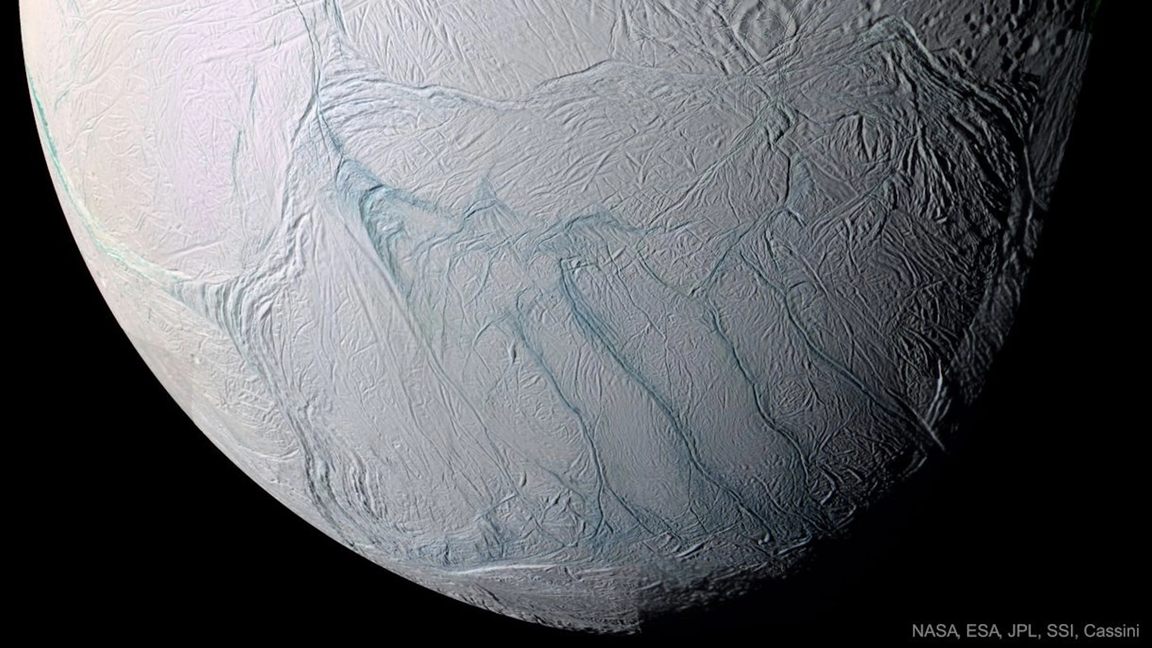 Hoe Enceladus aan zijn tijgerstrepen kwam