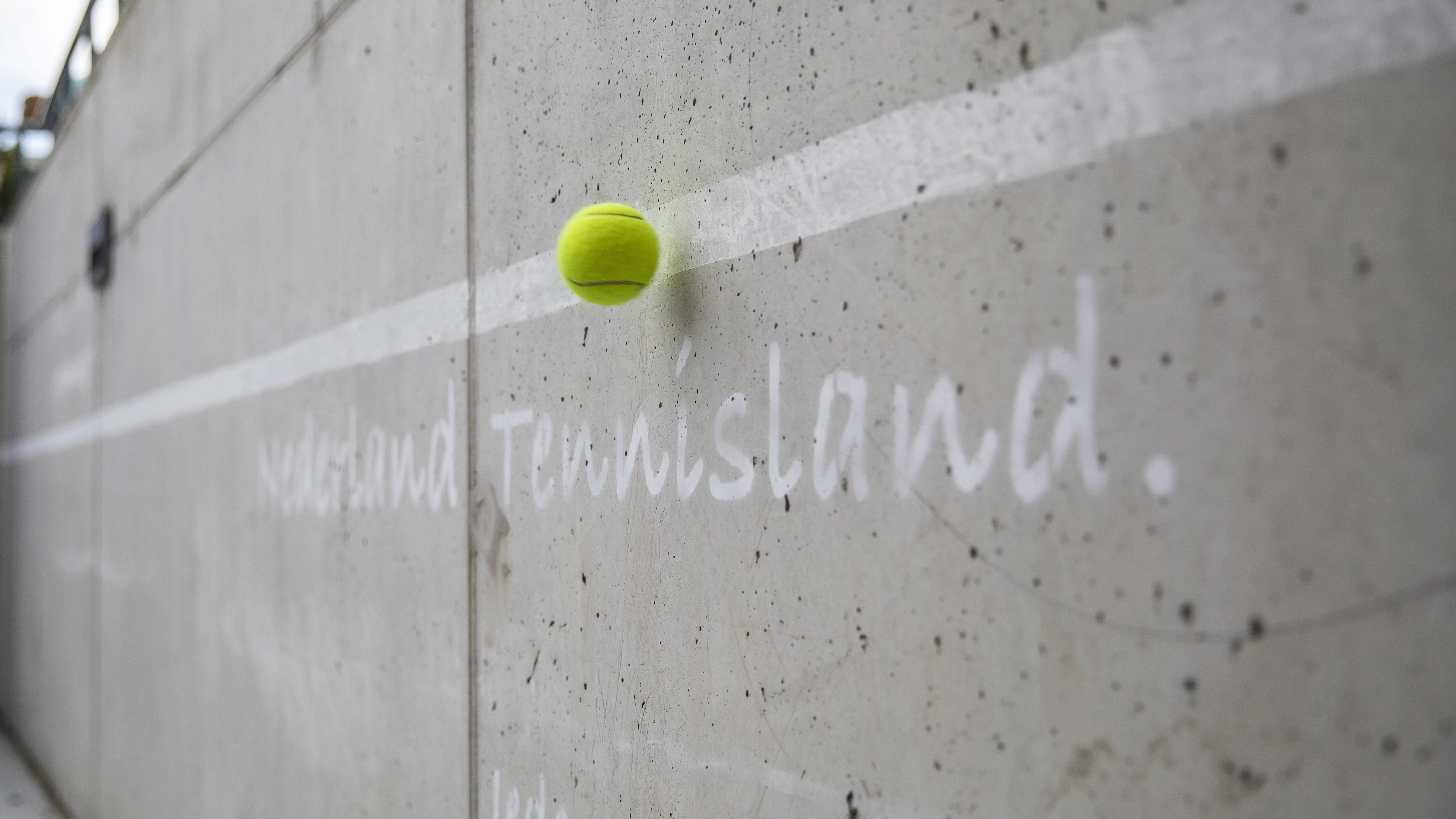 ‘De laatste weken heb ik tegen een muurtje alweer meermalen Wimbledon gewonnen’