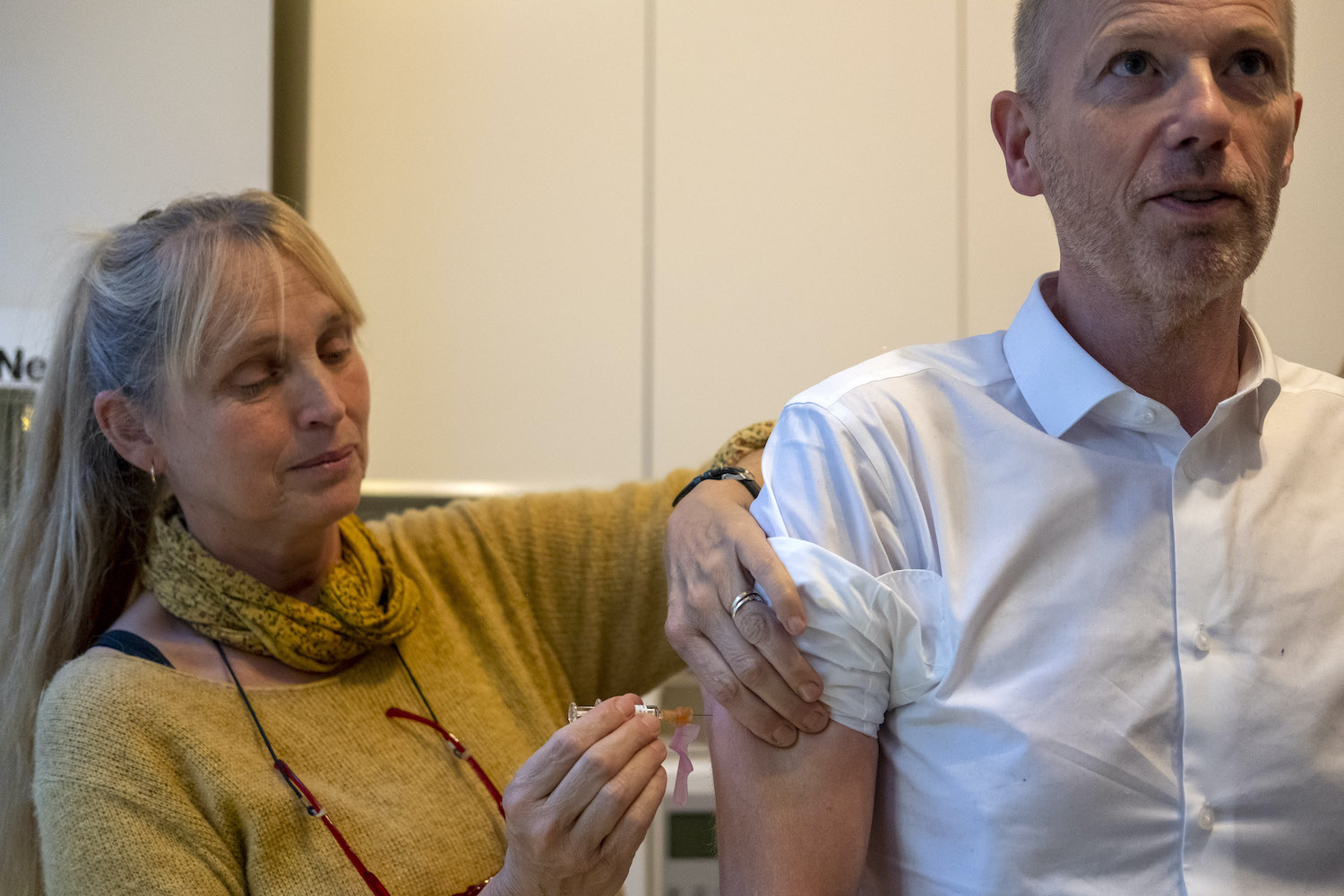 Coronaleed kan je beperken met een griepprik, maar zijn er wel voldoende vaccins?