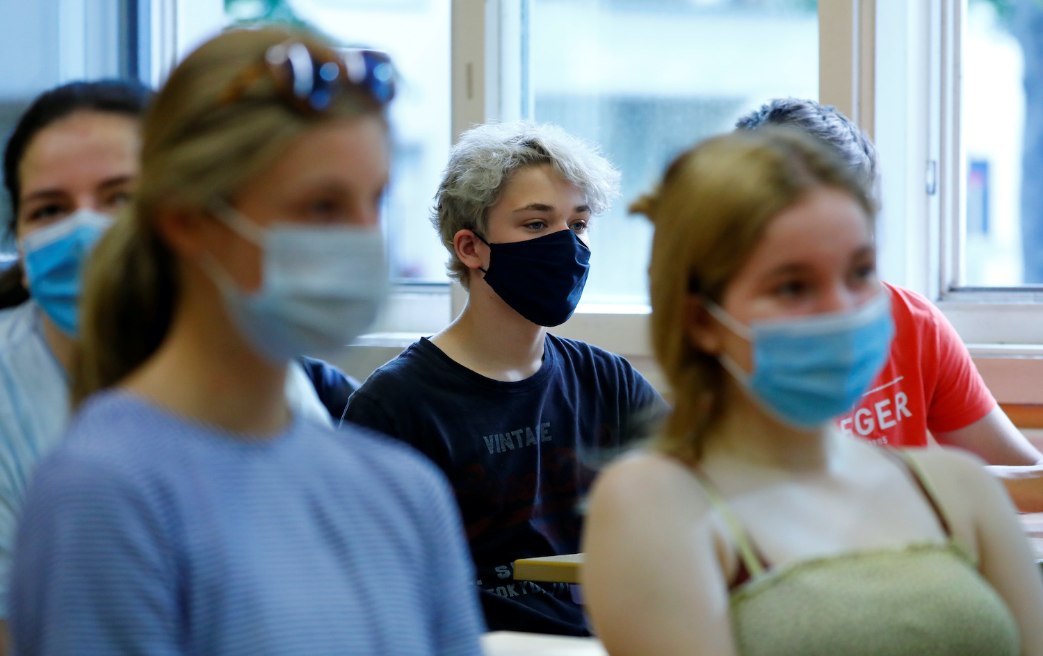 ‘Heroverweeg het gebruik van mondmaskers in de klas’