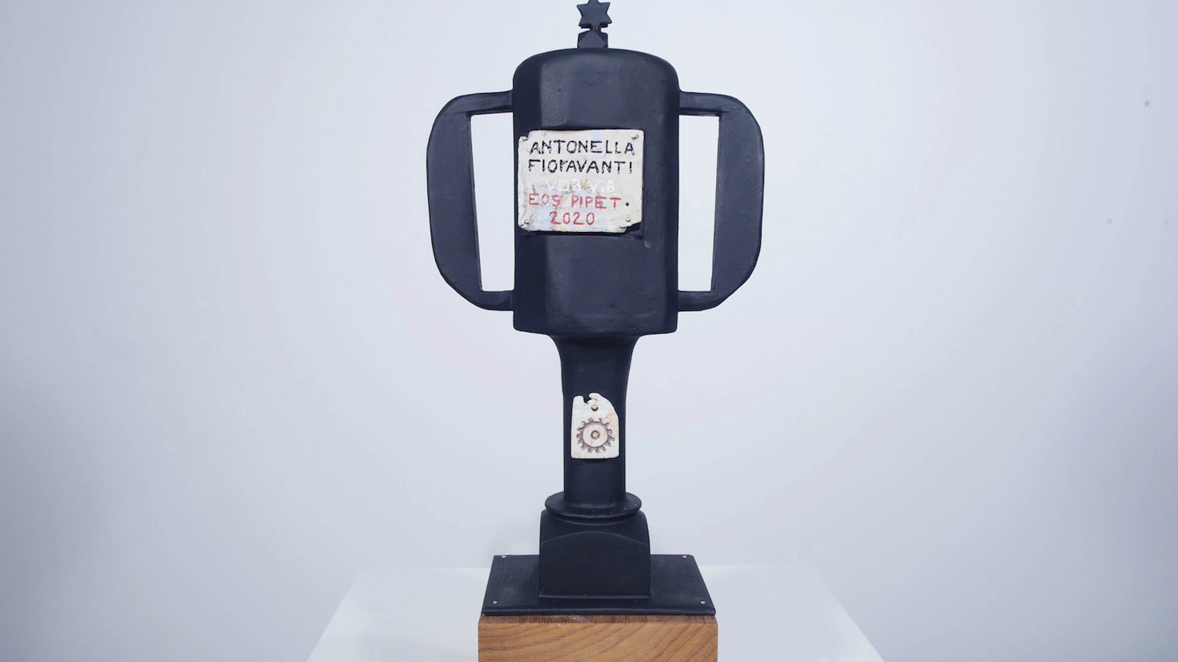 Kunstenaars Robbert&Frank ontwerpen Eos Pipet Award