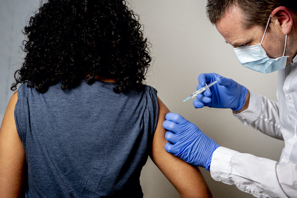 Waarom moeten gevaccineerde personen de coronamaatregelen blijven volgen?