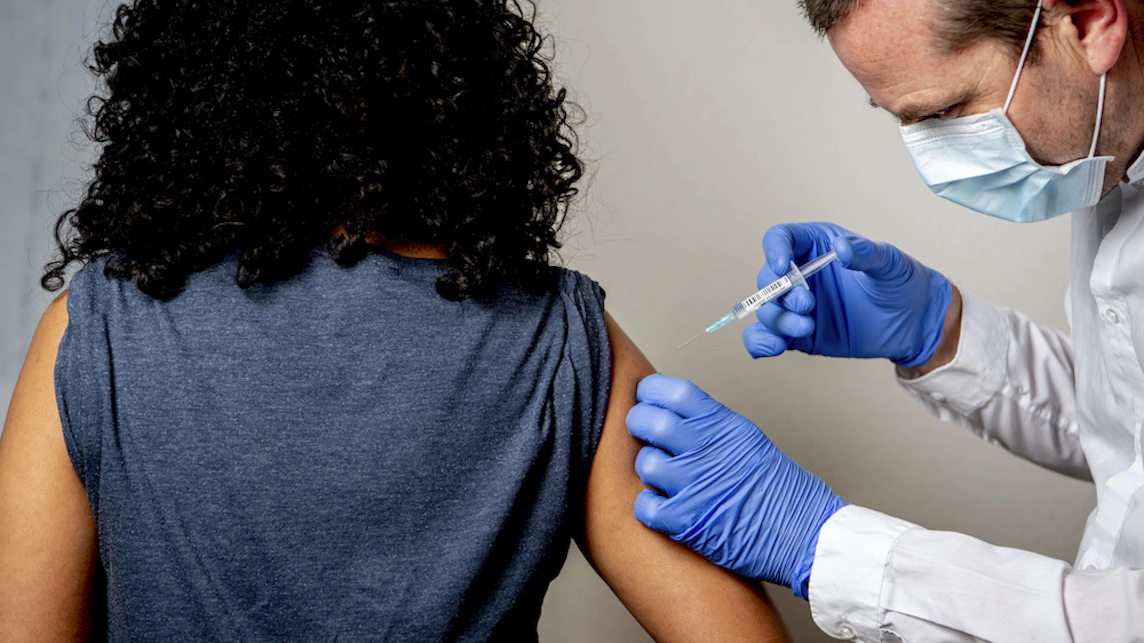 Waarom moeten gevaccineerde personen de coronamaatregelen blijven volgen?