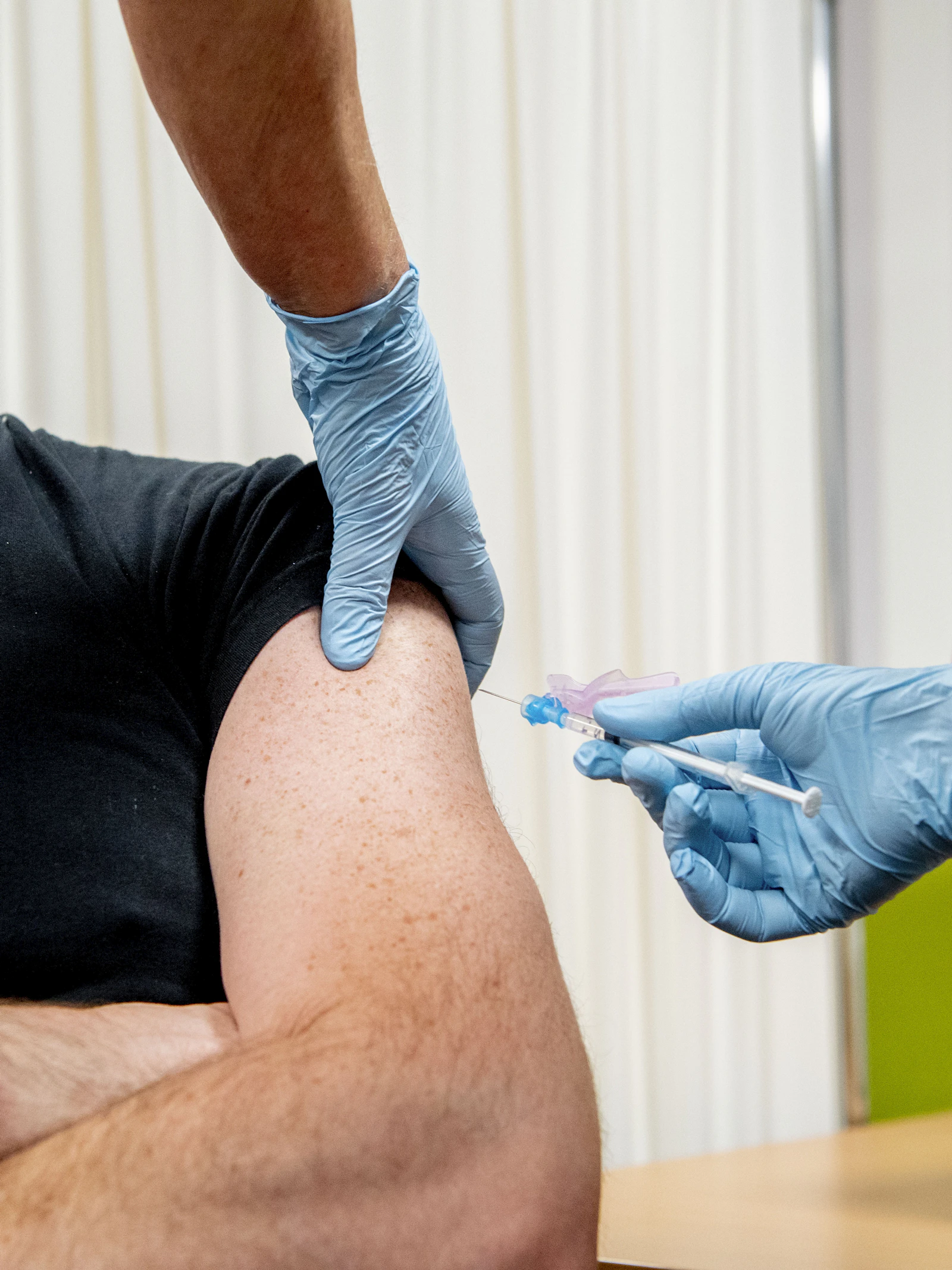Hoe werken de coronavaccins? Bijna één op twee artsen weet het niet