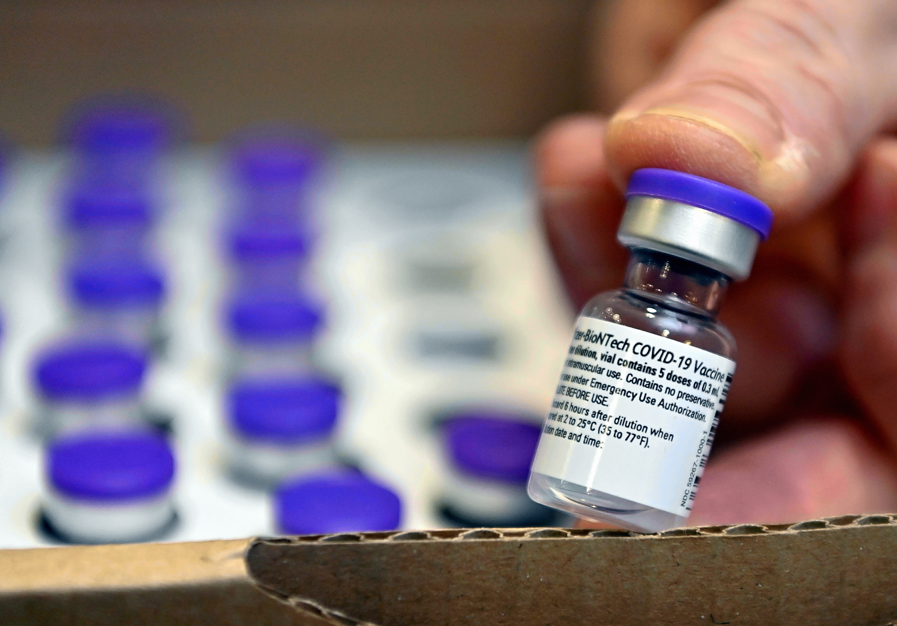 Voorkomt het Pfizer vaccin virusoverdracht? Daar is nog geen bewijs voor