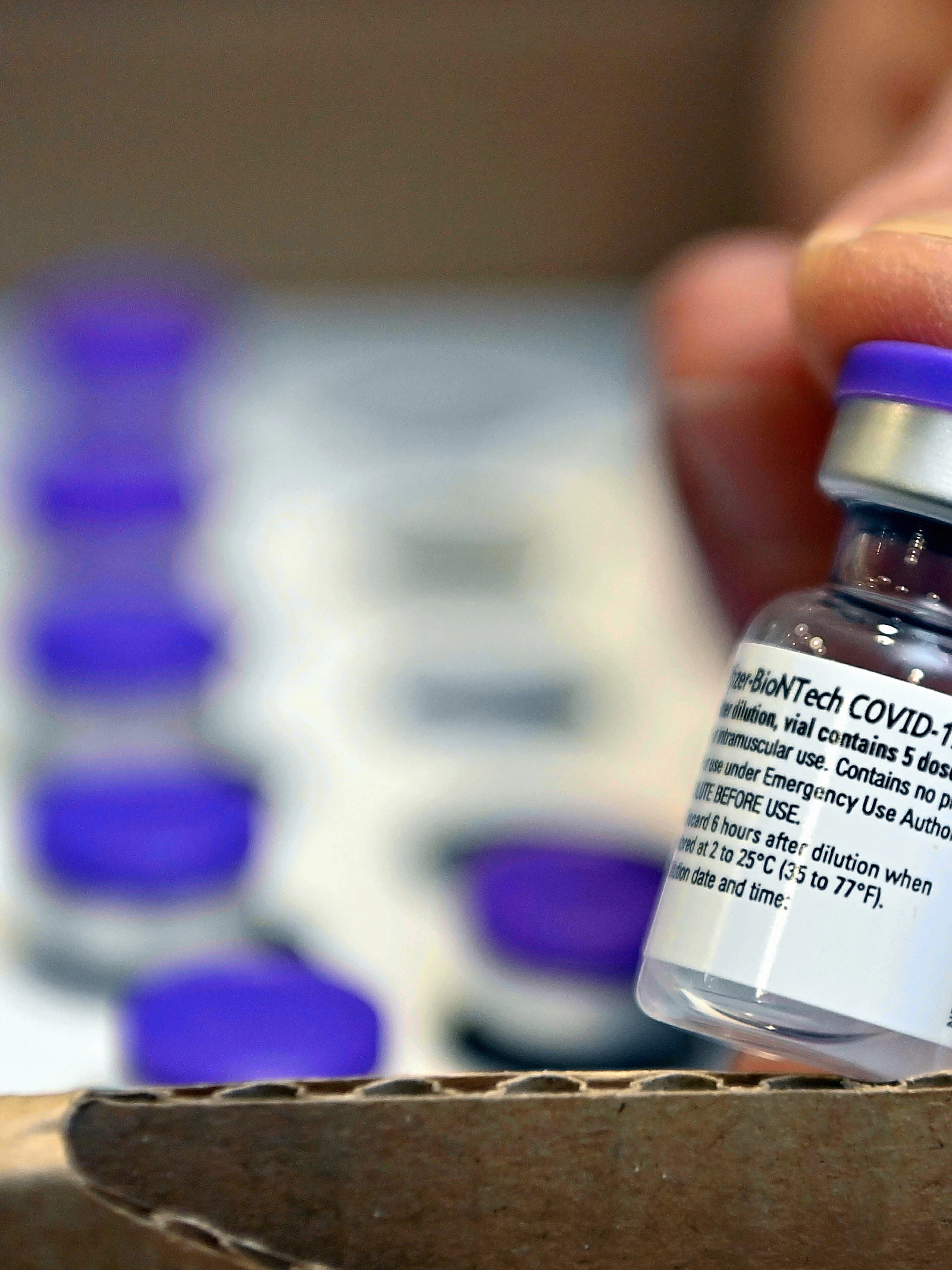 Voorkomt het Pfizer vaccin virusoverdracht? Daar is nog geen bewijs voor