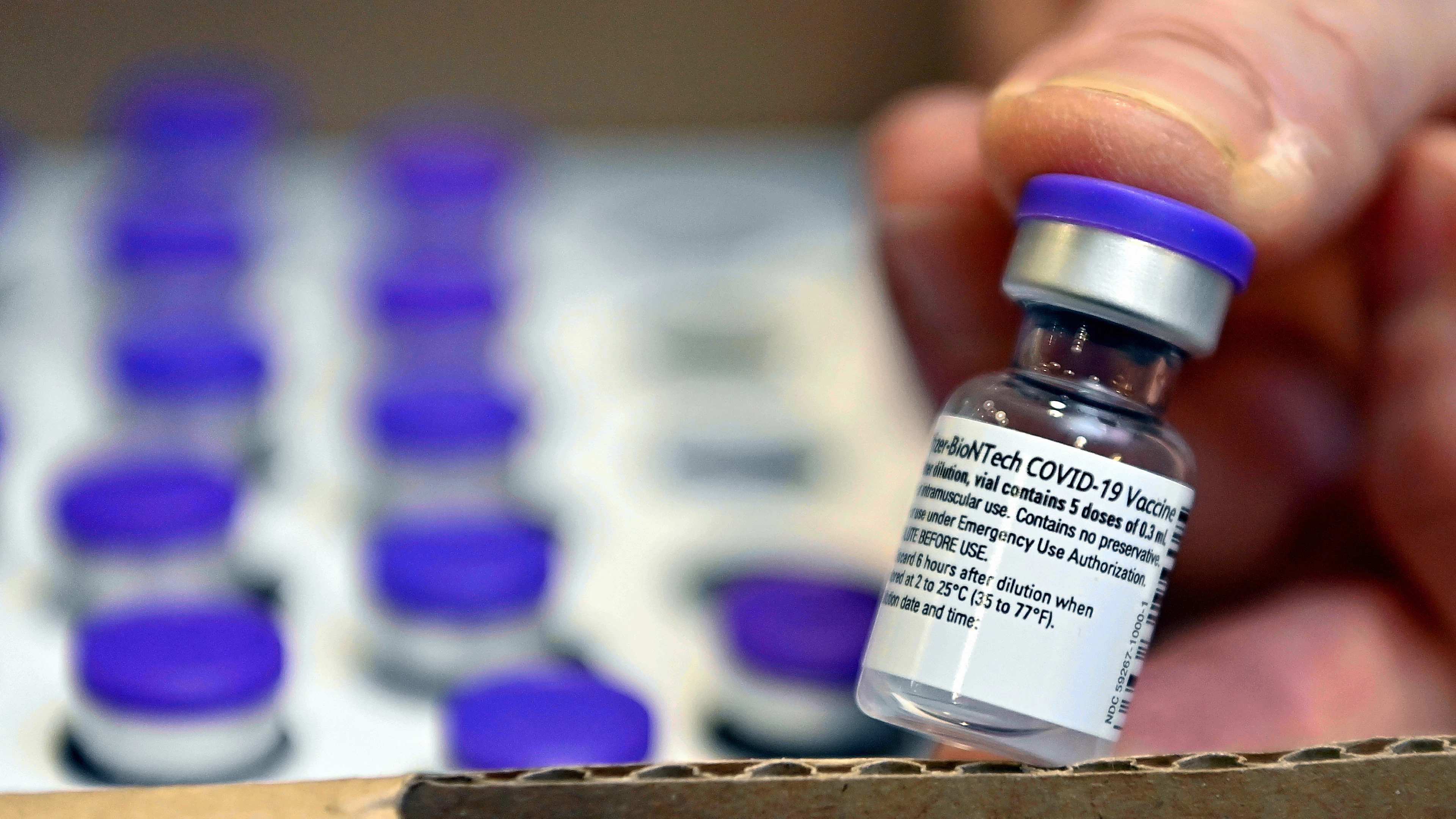 Voorkomt het Pfizer vaccin virusoverdracht? Daar is nog geen bewijs voor