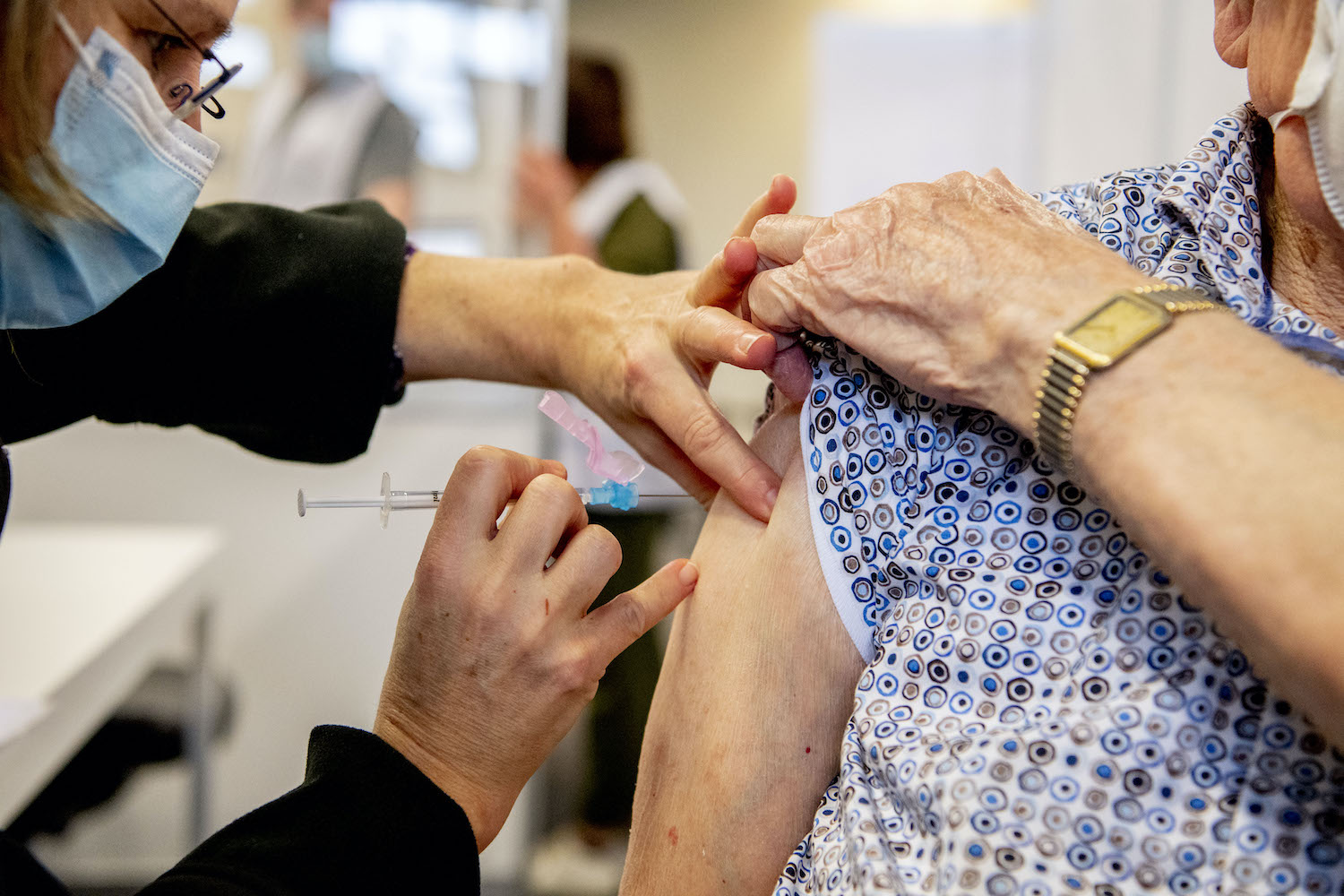 Zeg niet zomaar ‘vetbolletjes’ tegen ingenieuze nanomedicijnen die het mRNA-vaccin in onze cellen afleveren