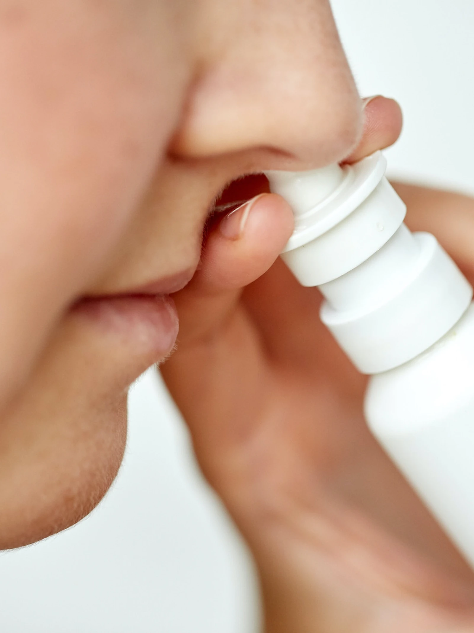 Neusspray met oxytocine stimuleert natuurlijke aanmaak ‘knuffelhormoon’ bij mensen met autisme