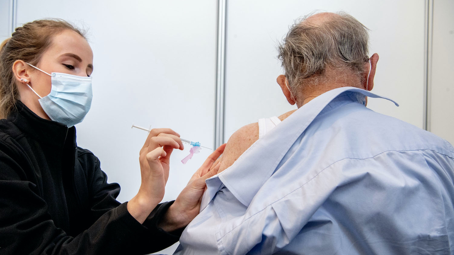Zijn coronavaccins veilig voor mensen met een allergie?
