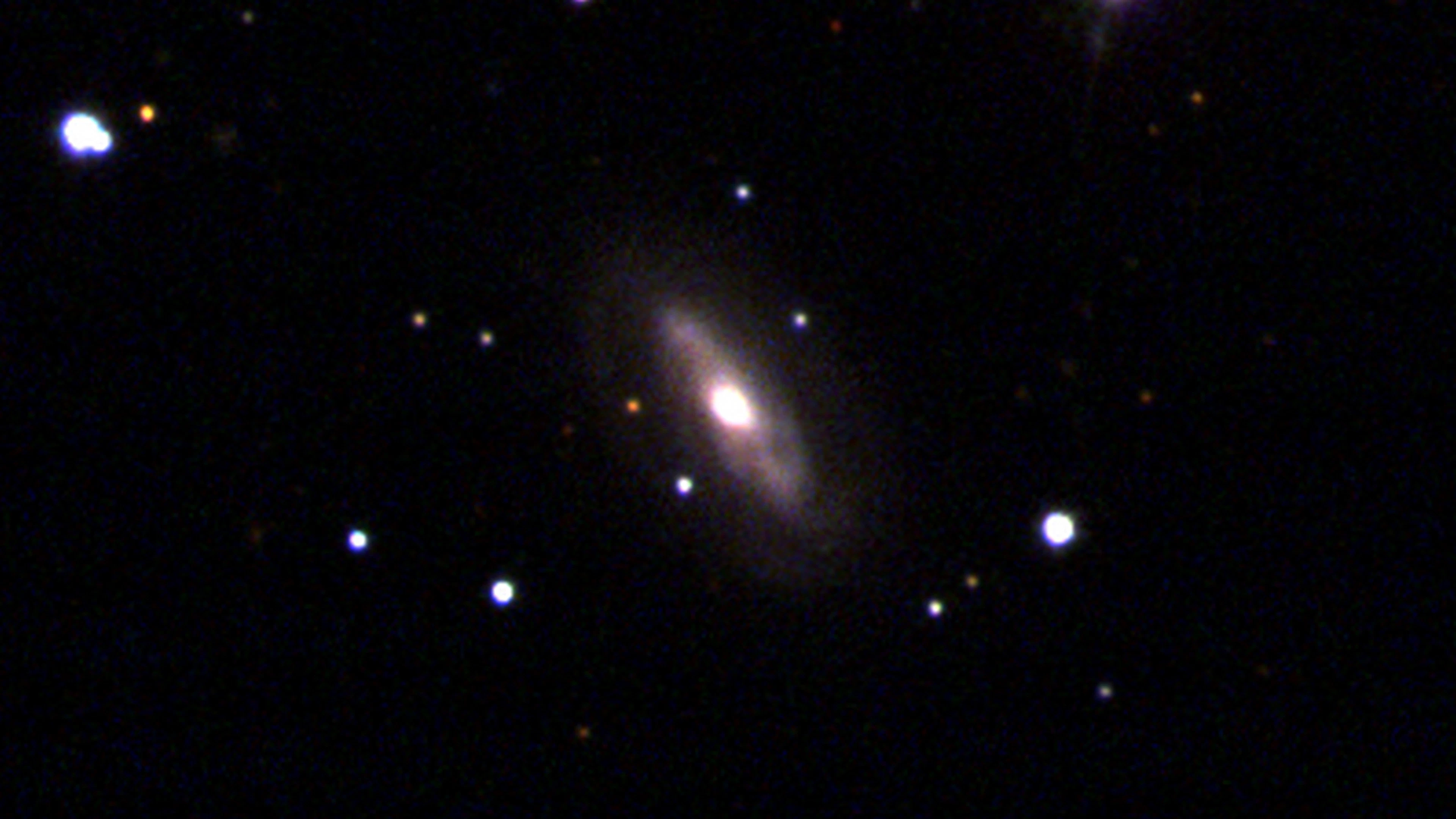Astronomen ontdekken snel bewegend superzwaar zwart gat