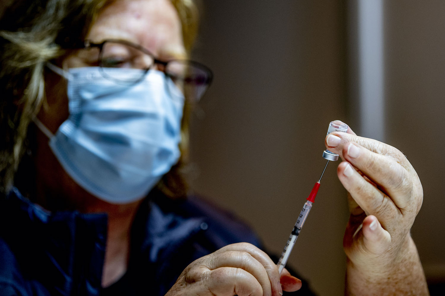Ook na een corona-infectie blijven twee dosissen van een vaccin (voorlopig) de verstandigste keuze