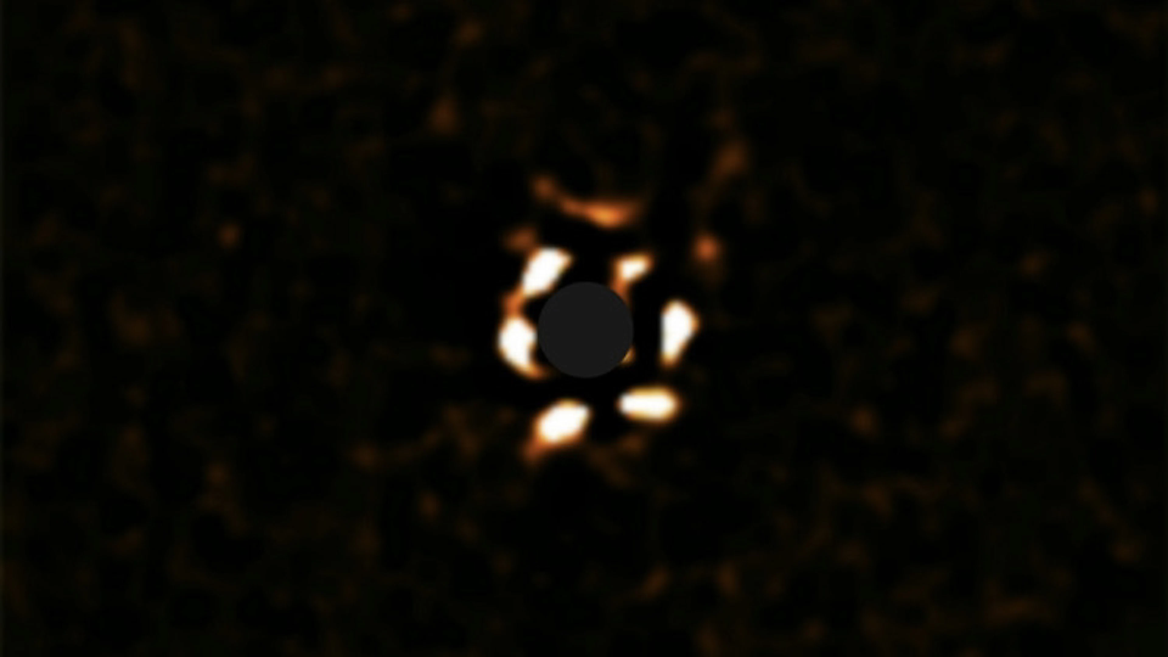 Reuzenplaneet op enorme afstand rond zon-achtige ster stelt astronomen voor raadsel