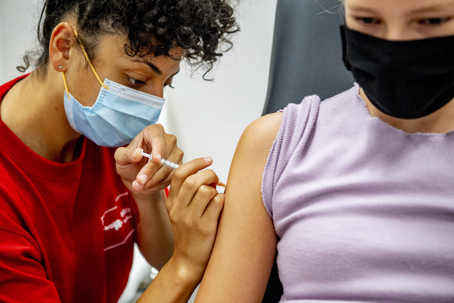 Vaccinatie zorgt voor belangrijke barrière van antilichamen in de neus