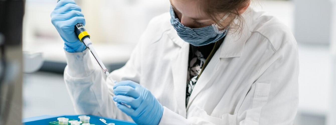 De strijd tegen COVID-19: een verhaal over buitengewone flexibiliteit en intense samenwerking