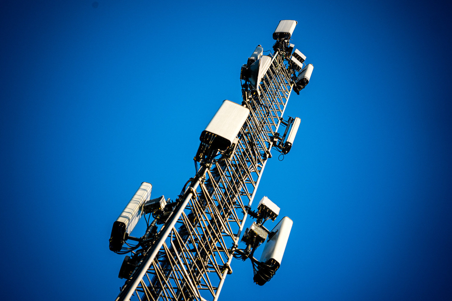 Elektromagnetische stralingswaarden gemeten op commercieel 5G-netwerk voldoen aan WHO-normen
