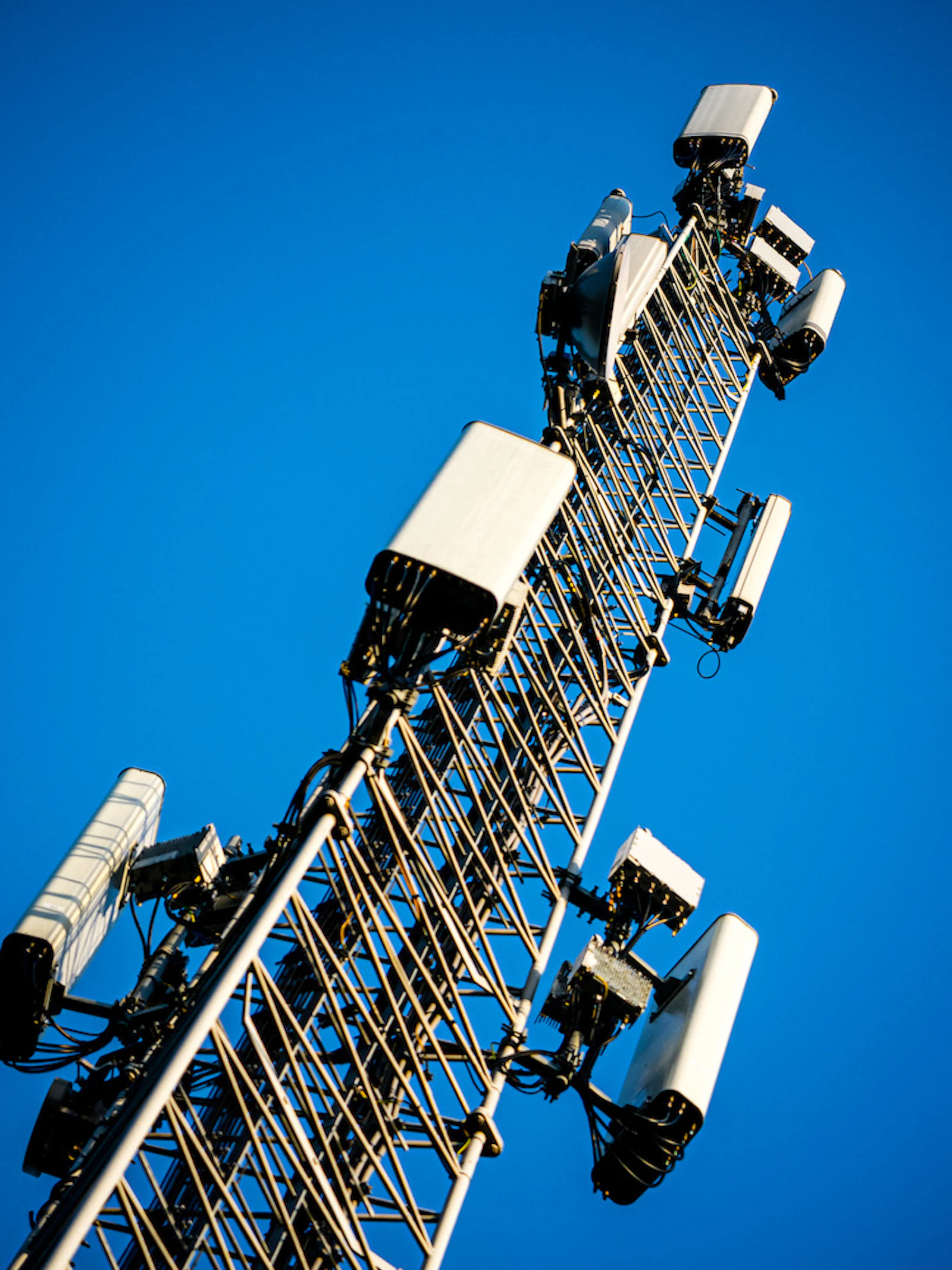 Elektromagnetische stralingswaarden gemeten op commercieel 5G-netwerk voldoen aan WHO-normen