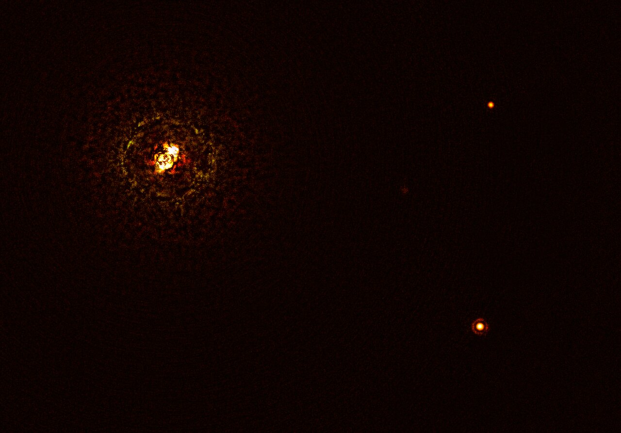 ESO-telescoop brengt planeet bij zware dubbelster in beeld