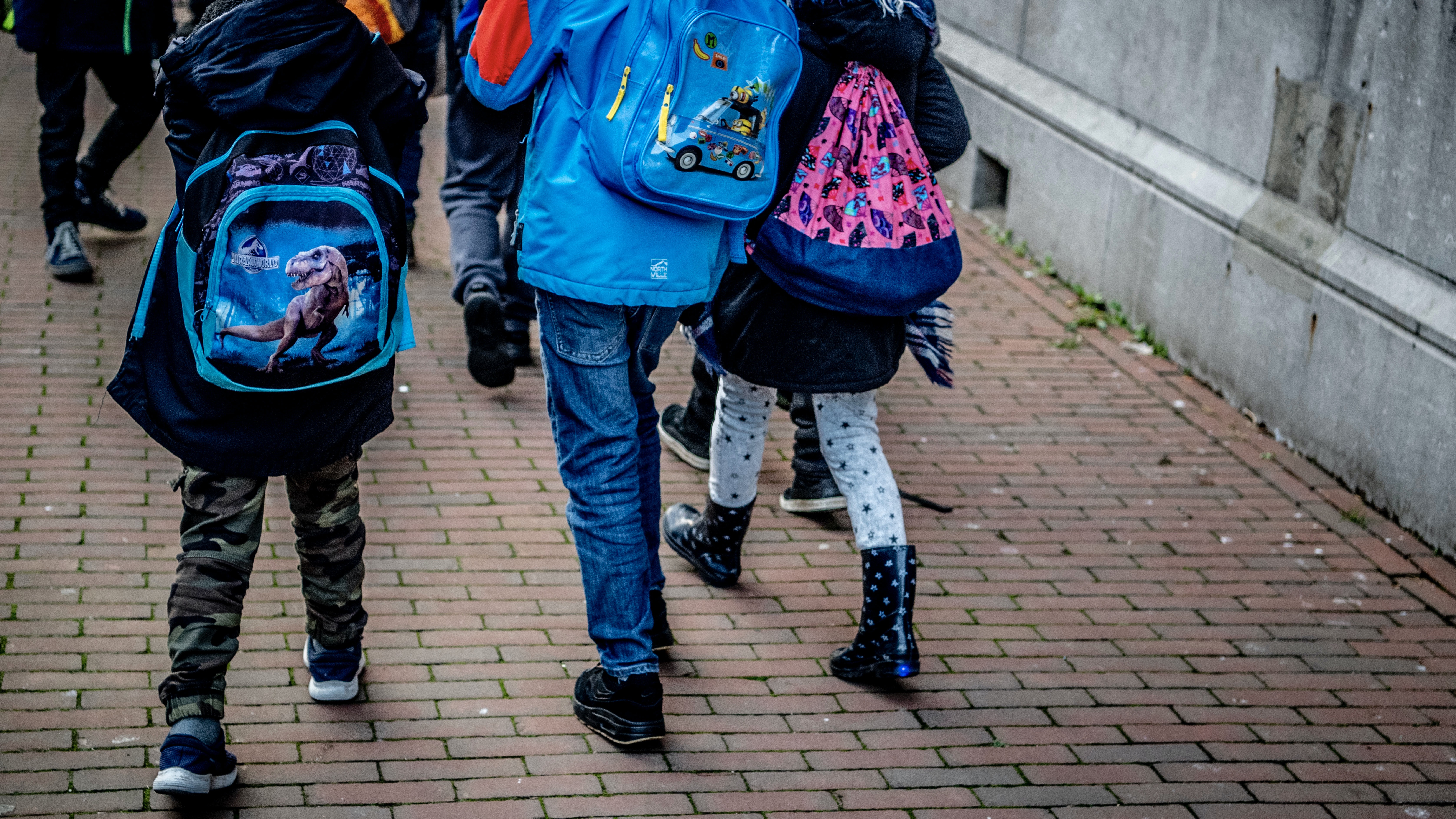 Neuronen discrimineren niet. De samenleving doet dat wel