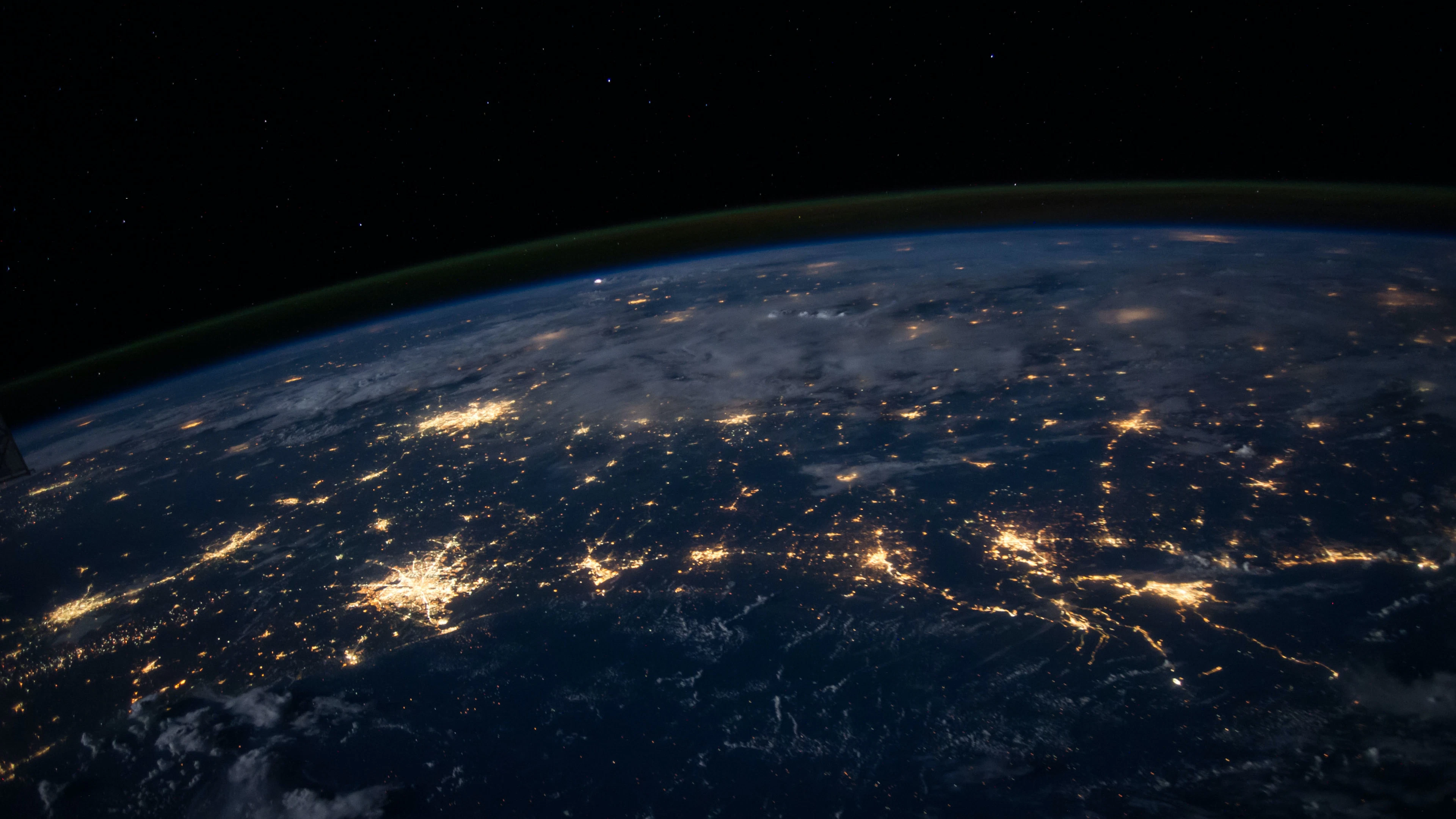 Verlichte steden, gezien vanuit de ruimte Verlichte steden, gezien vanuit de ruimte (NASA, Unsplash)