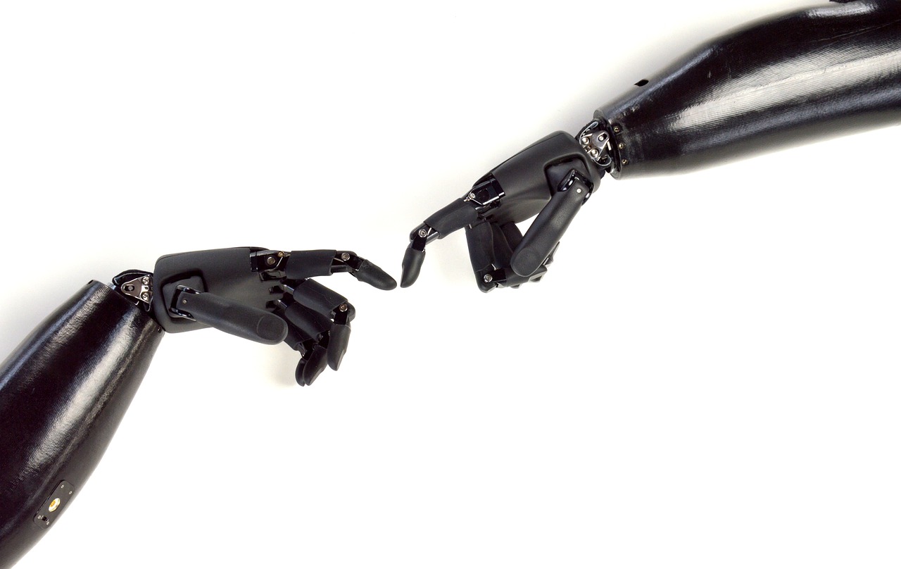 Derde en vierde robotarm voelen aan als een deel van het eigen lichaam
