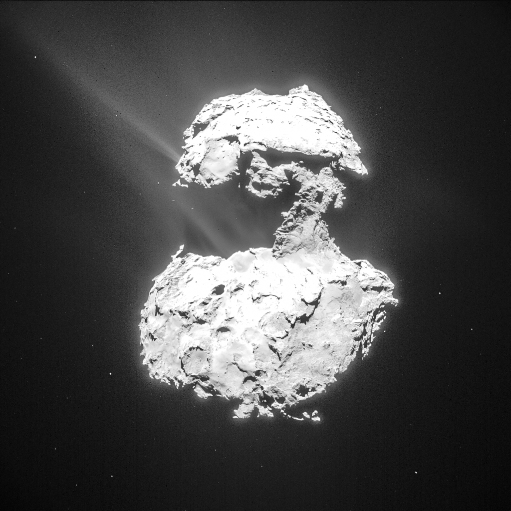 Tijdens zijn nadering van de zon ontsnapte er gas en stof van het oppervlak van komeet 67P. (ESA/Rosetta/NAVCAM)