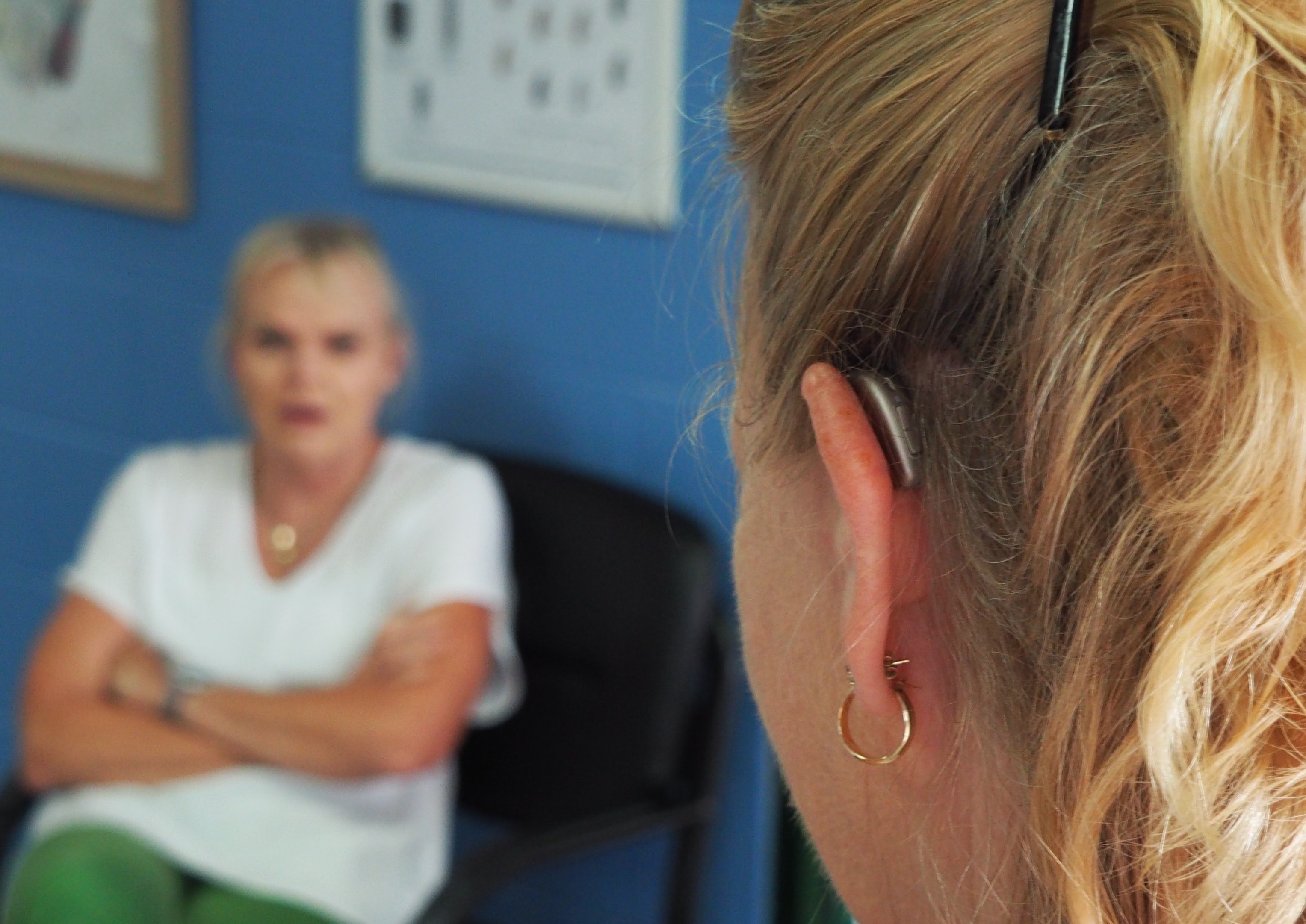 ‘Slim’ hoortoestel kan liplezen, zelfs door mondmaskers heen