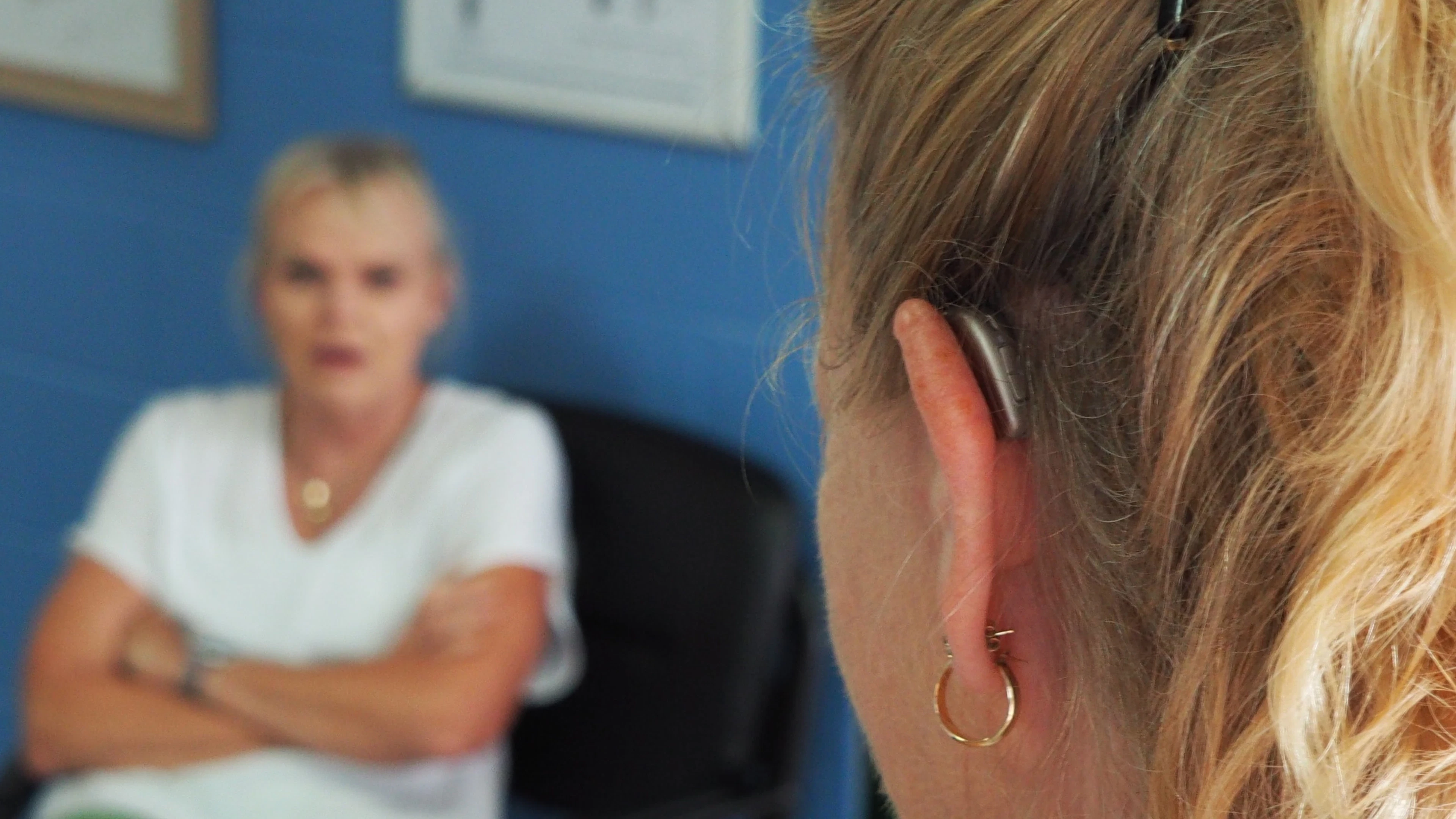 ‘Slim’ hoortoestel kan liplezen, zelfs door mondmaskers heen