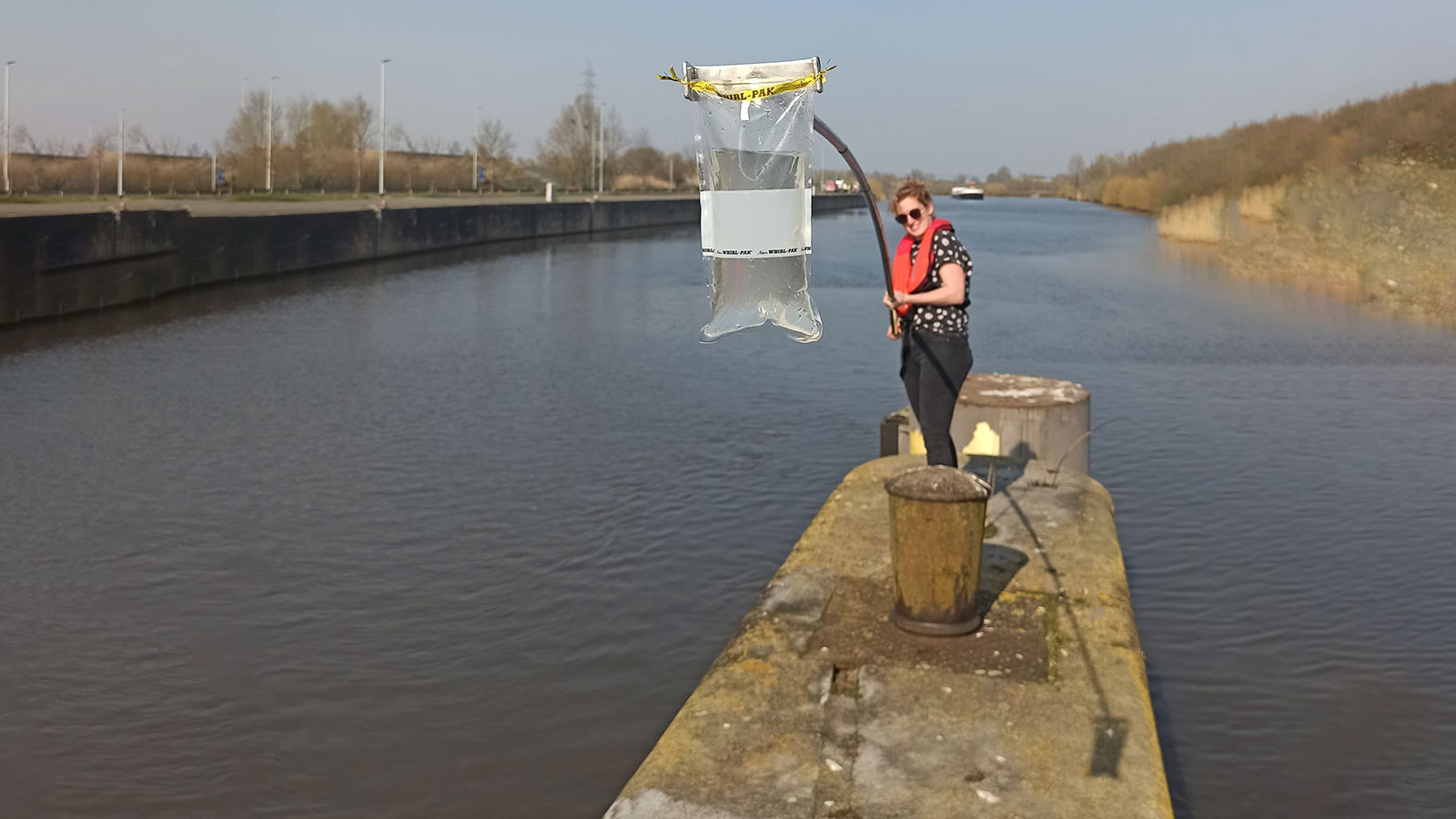 Op basis van één liter water, vertel ik je welke vissen er in deze rivier leven!