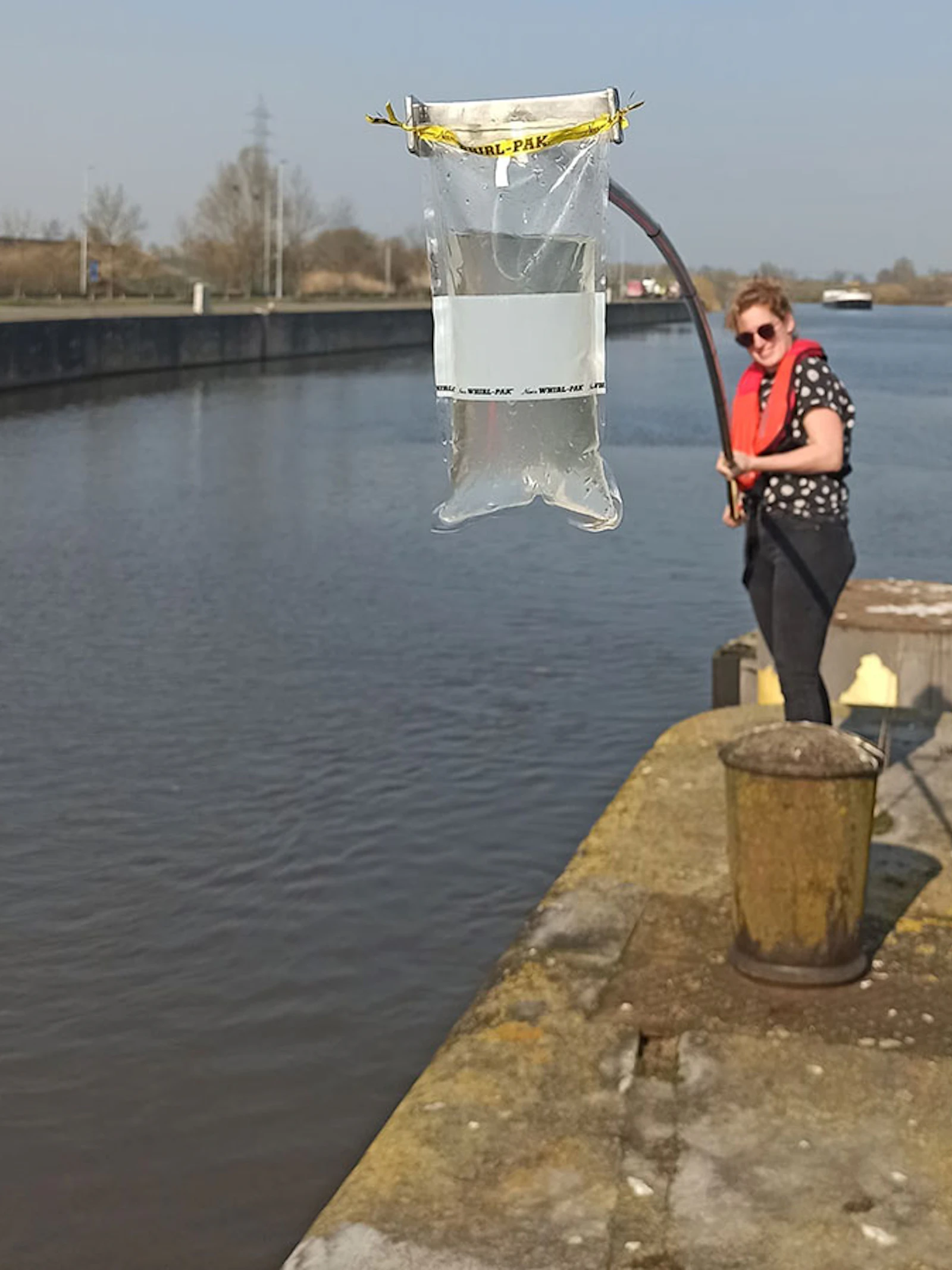 Op basis van één liter water, vertel ik je welke vissen er in deze rivier leven!