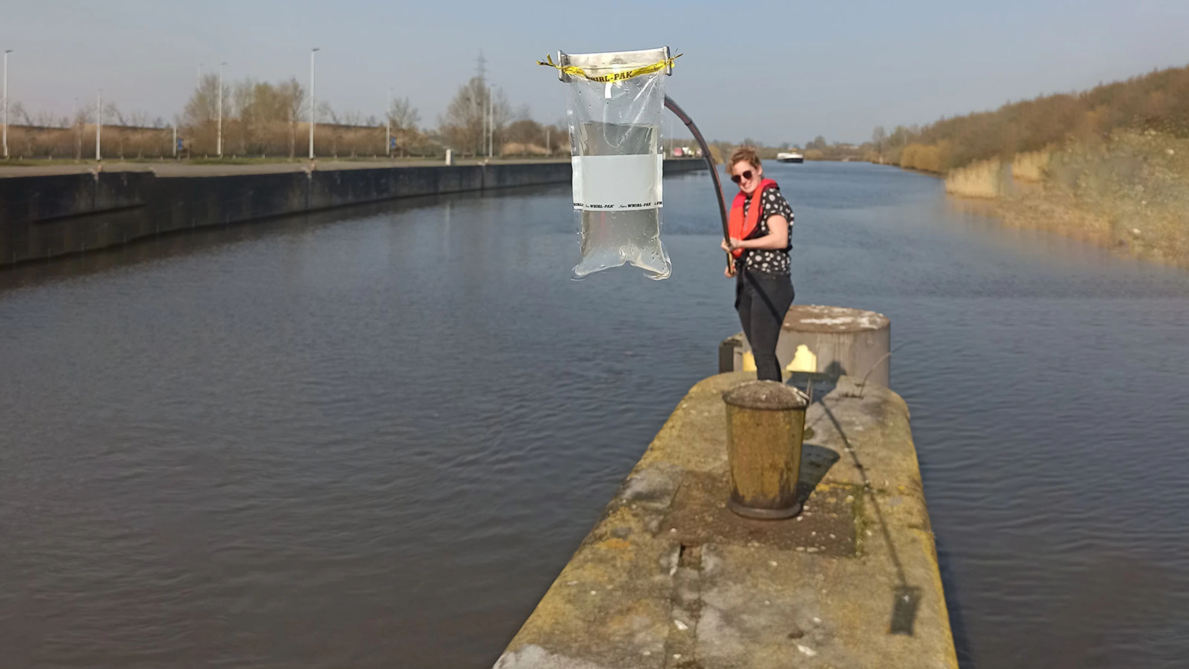 Op basis van één liter water, vertel ik je welke vissen er in deze rivier leven!