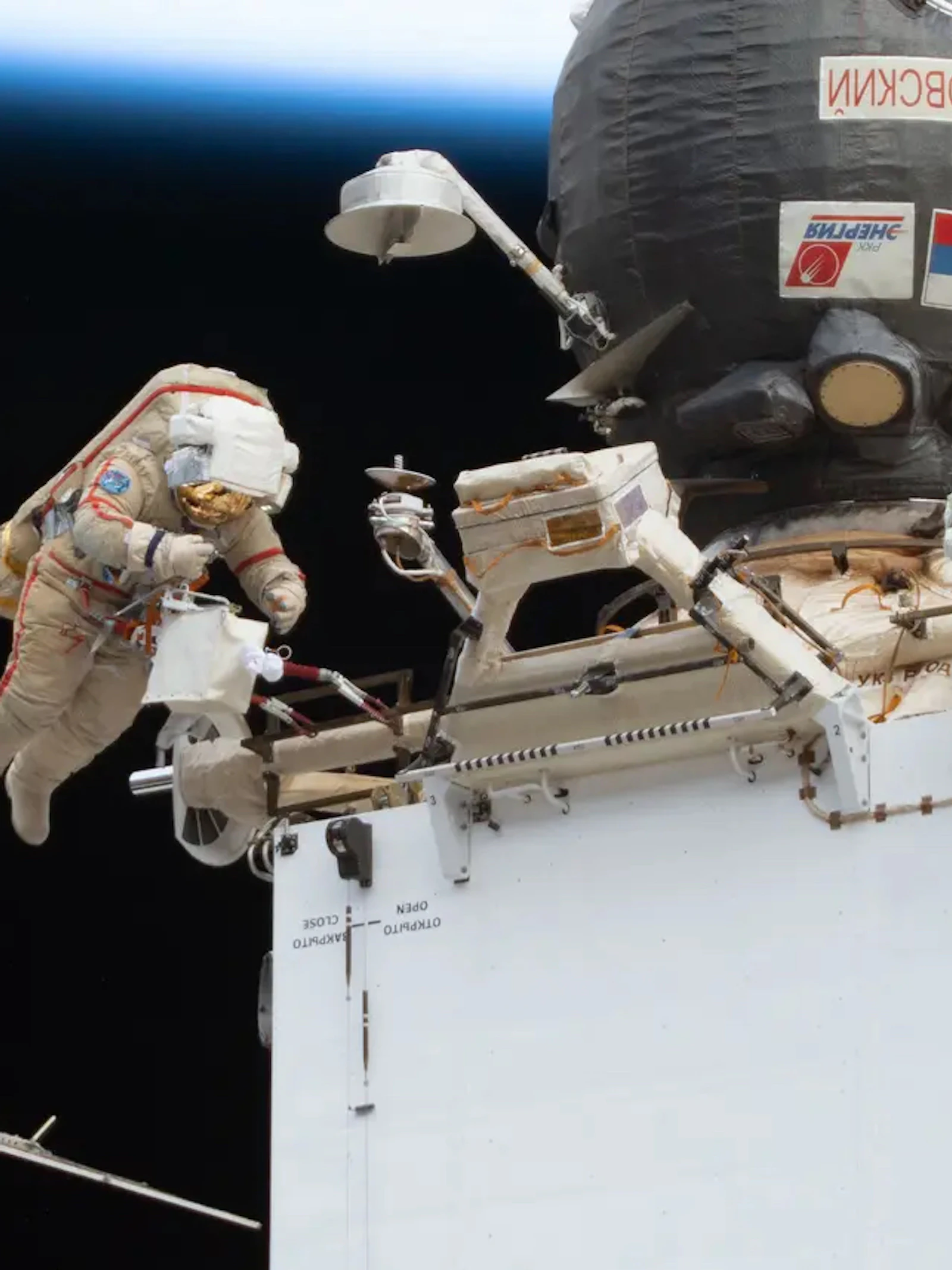 Ruimtewandeling ISS Gestrande ISS-crew zoekt taxi naar de aarde